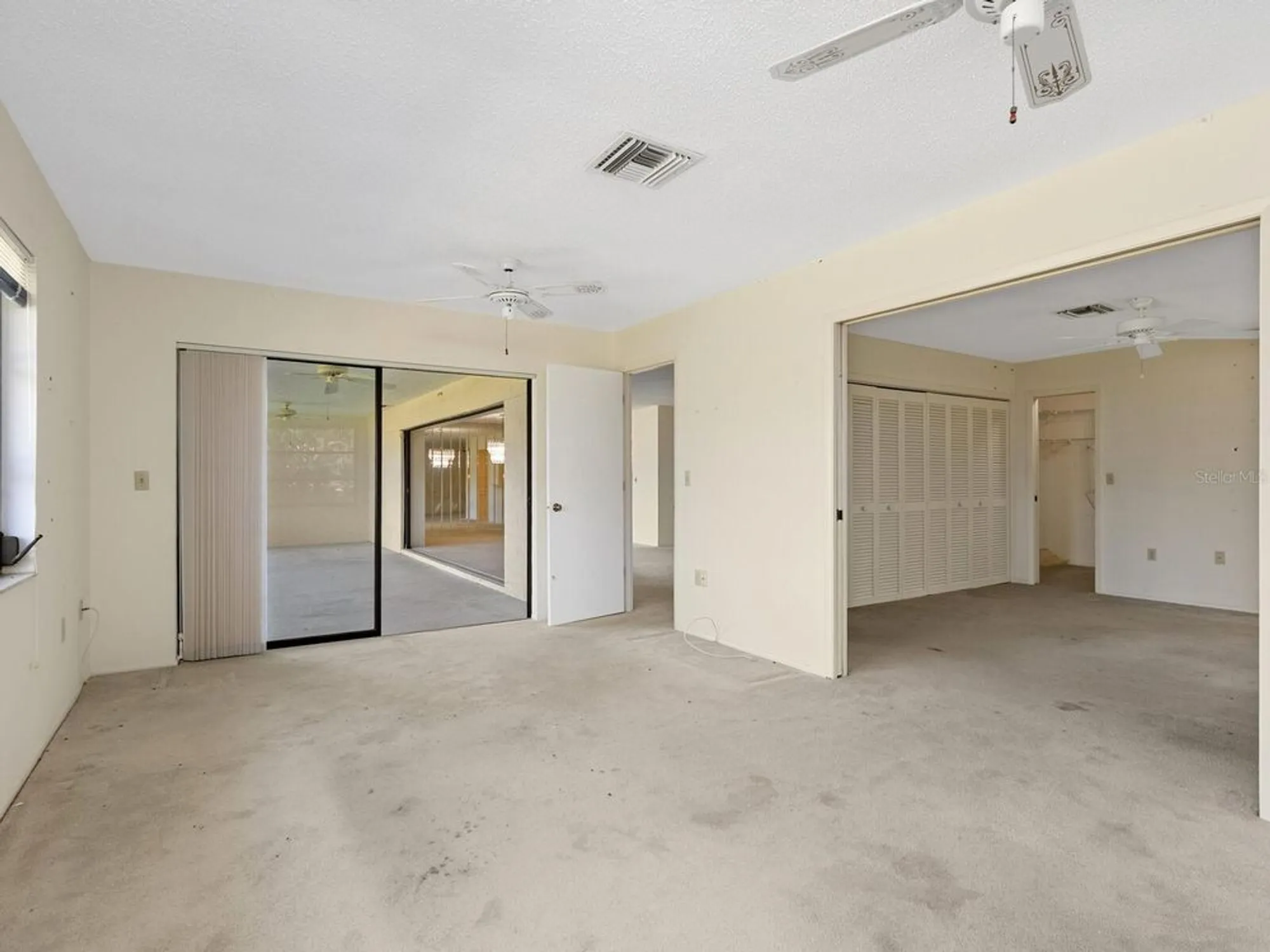 Property Slideshow image 19 of 53 | 5450 golf pointe dr, Sarasota, FL, 34243