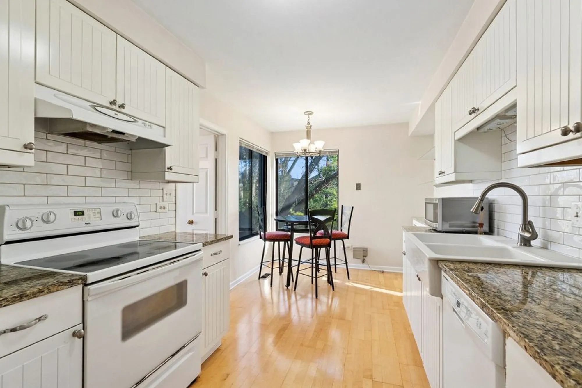 Property Slideshow image 12 of 45 | 33 shoreline rd b, Lake Barrington, IL, 60010