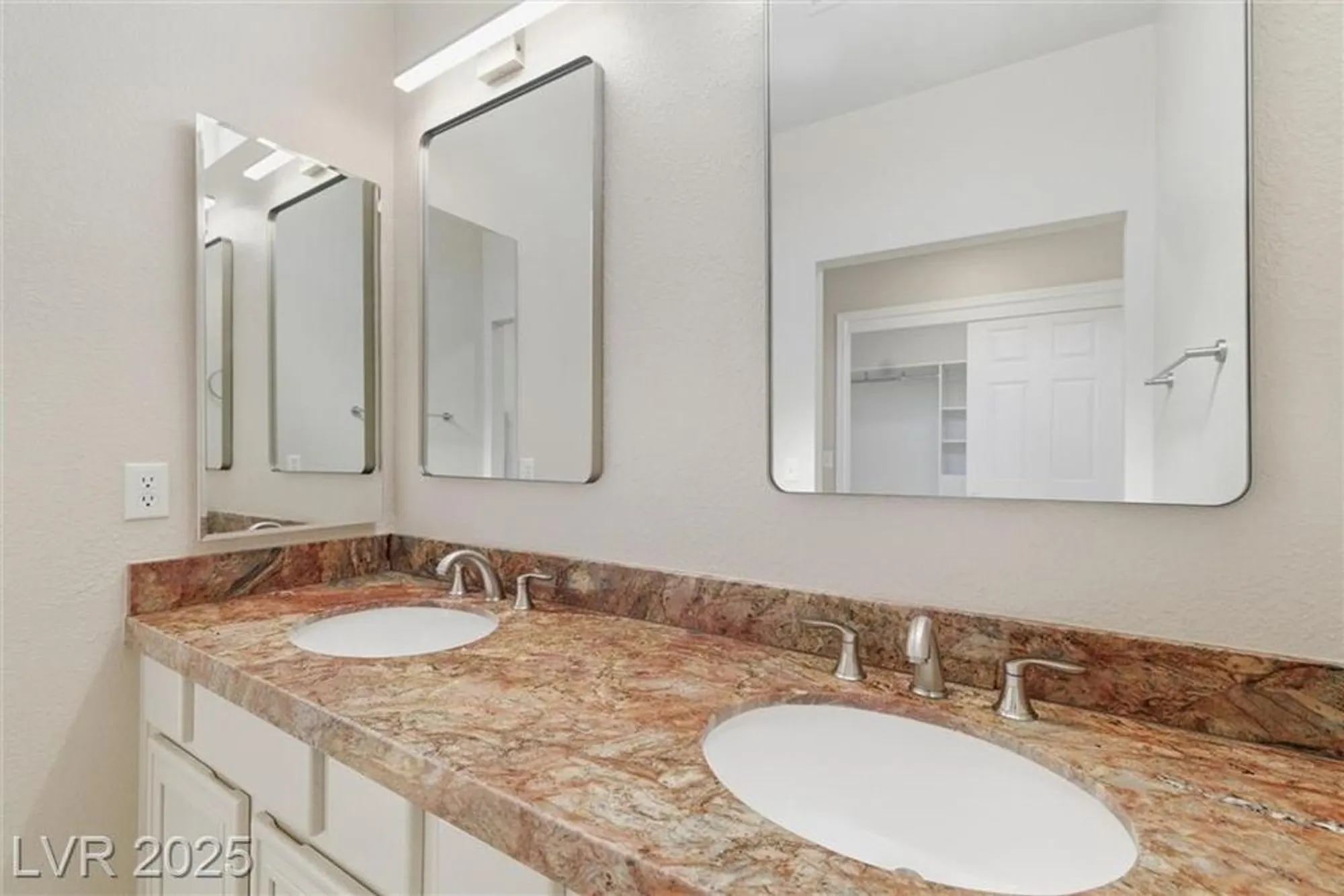 Property Slideshow image 17 of 66 | 3001 merimar dr, Las Vegas, NV, 89134