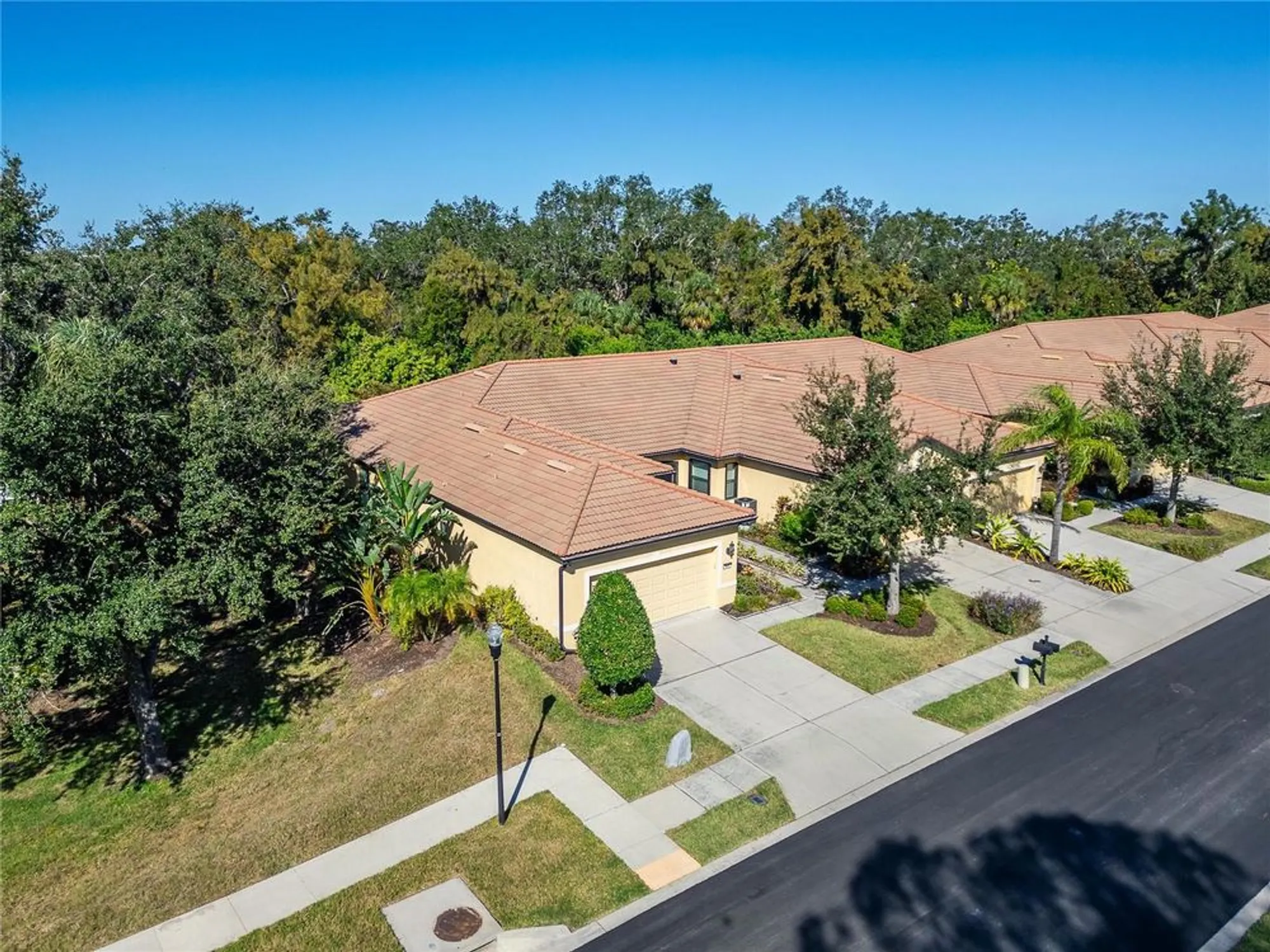 Property Slideshow image 64 of 72 | 420 cedar falls dr, Apollo Beach, FL, 33572