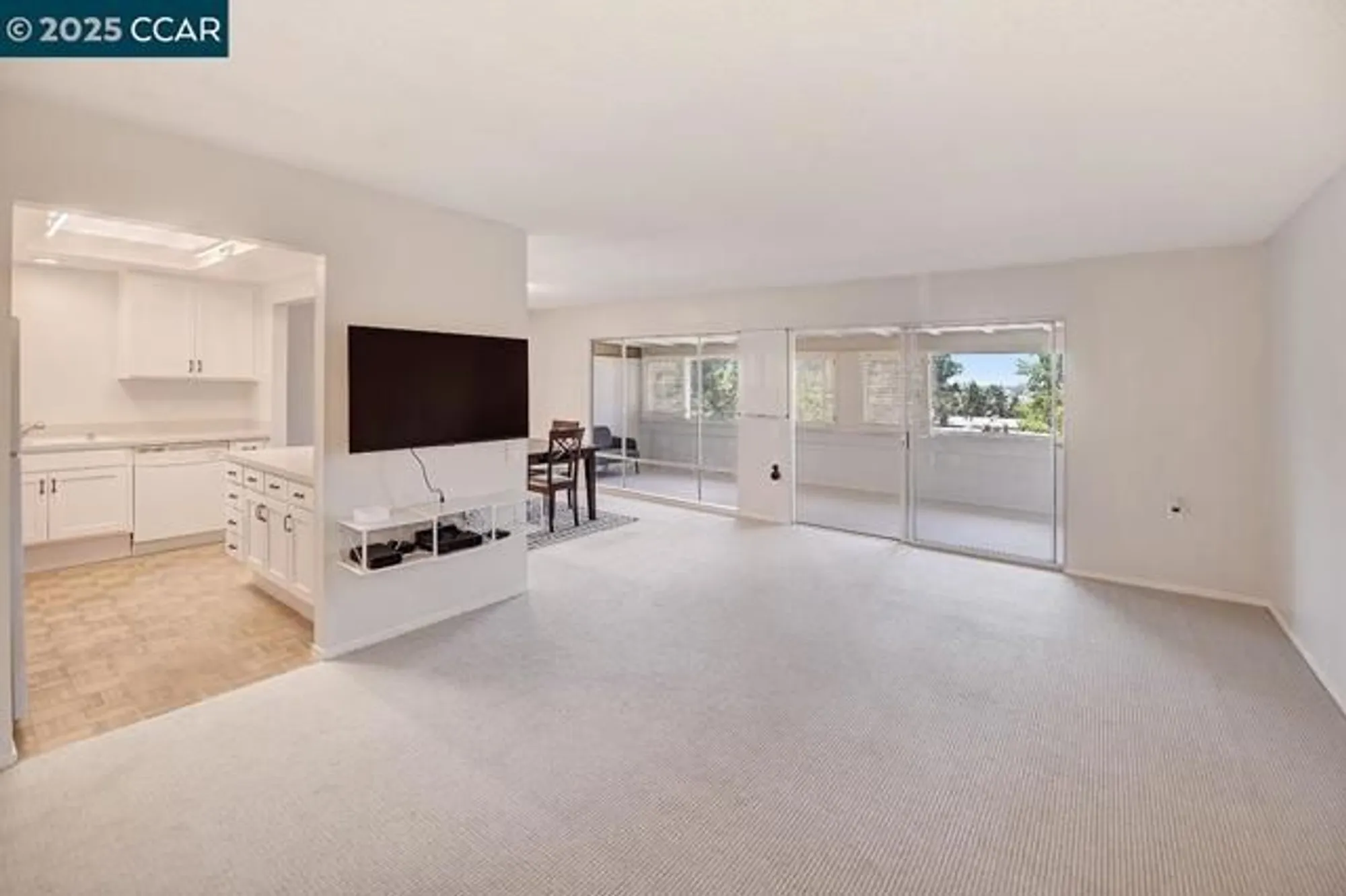 Property Slideshow image 5 of 43 | 1427 rockledge ln apt 5, Walnut Creek, CA, 94595