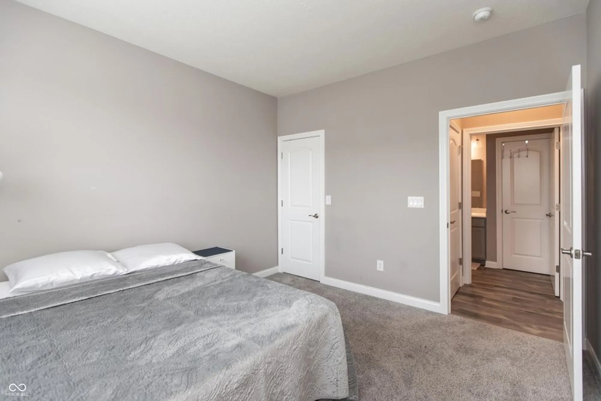 Property Slideshow image 19 of 23 | 253 darrough dr, Greenwood, IN, 46143