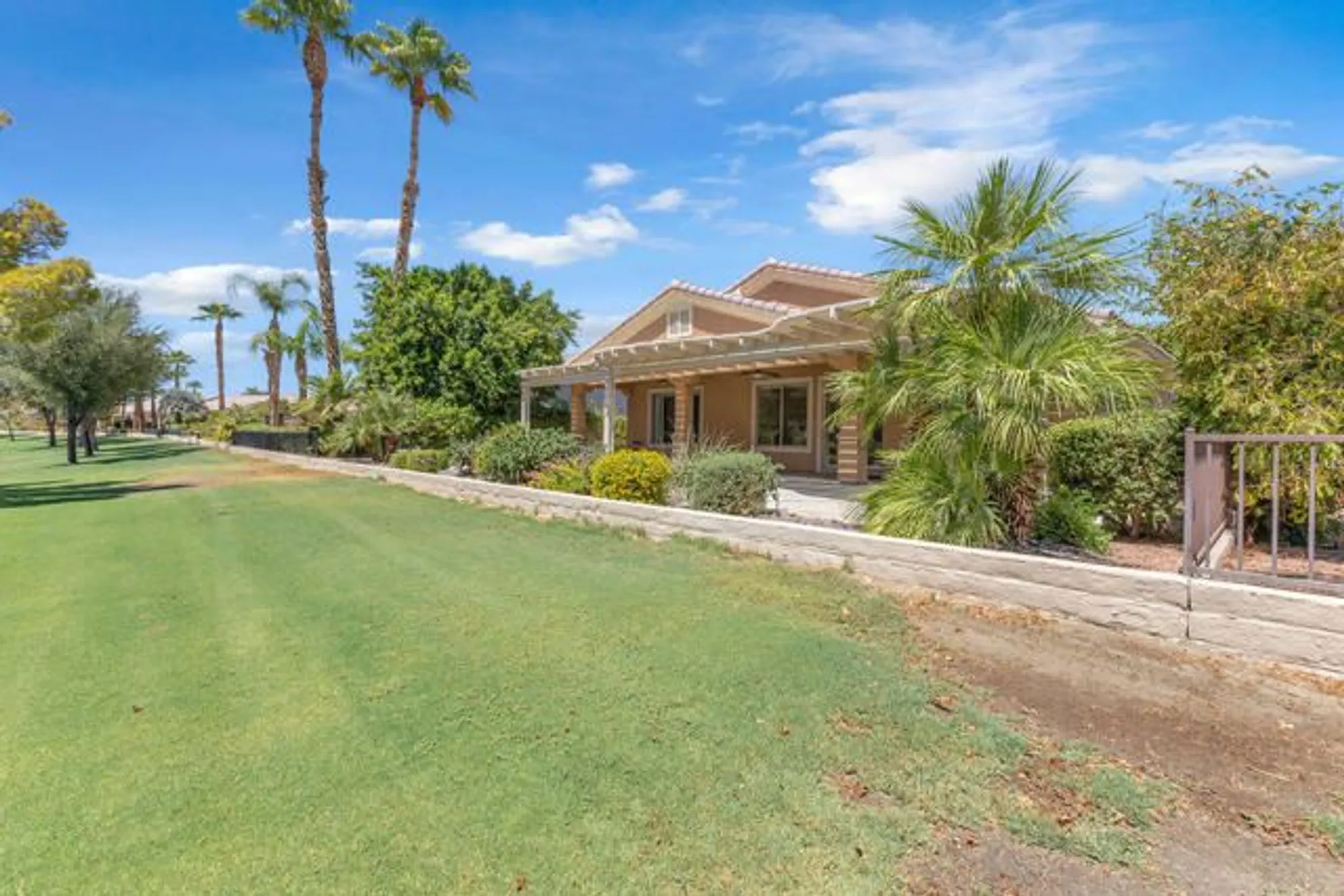 Property Slideshow image 38 of 47 | 81183 avenida tres lagunas, Indio, CA, 92203