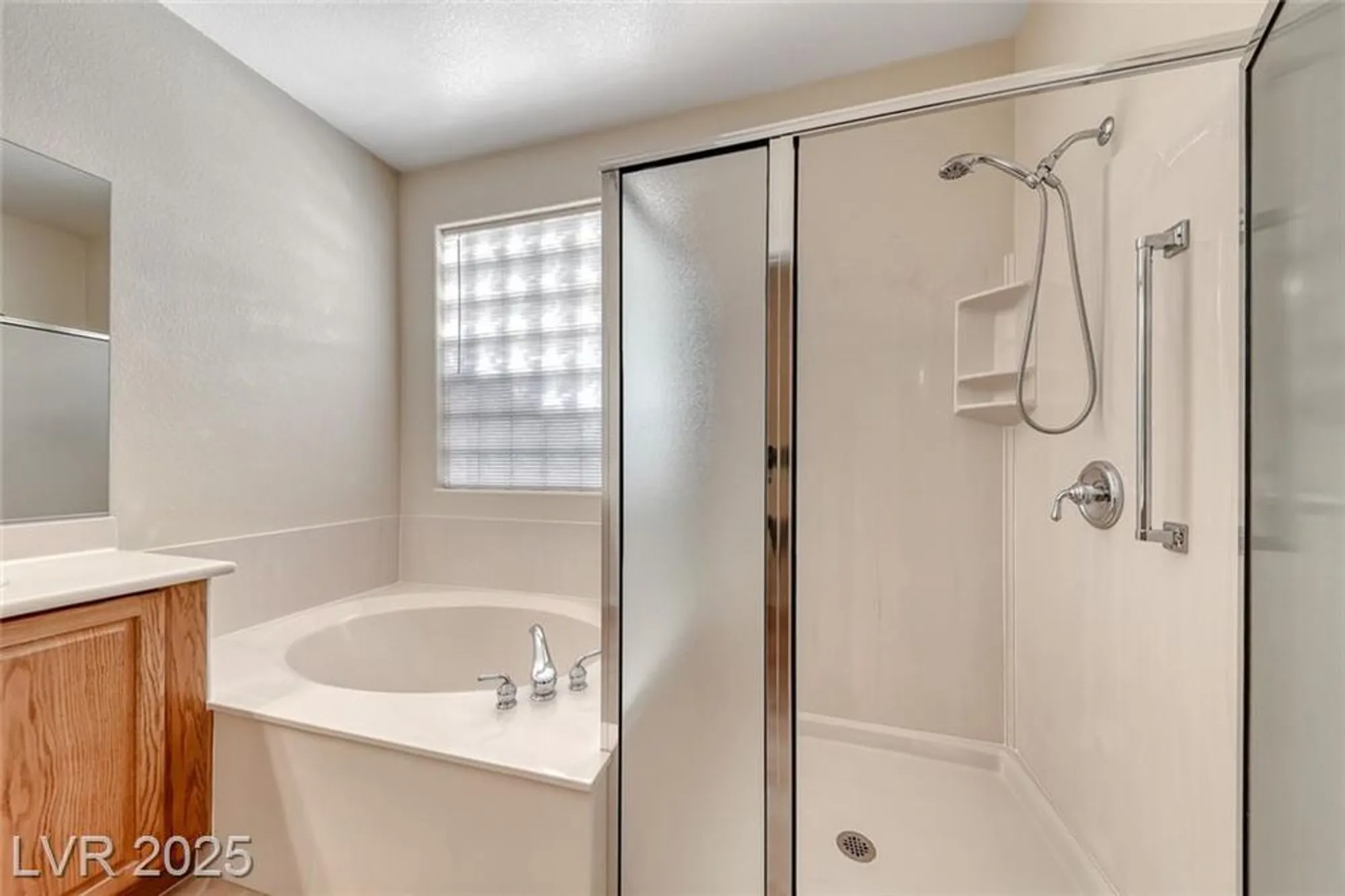 Property Slideshow image 28 of 56 | 2218 sandstone cliffs dr, Henderson, NV, 89044