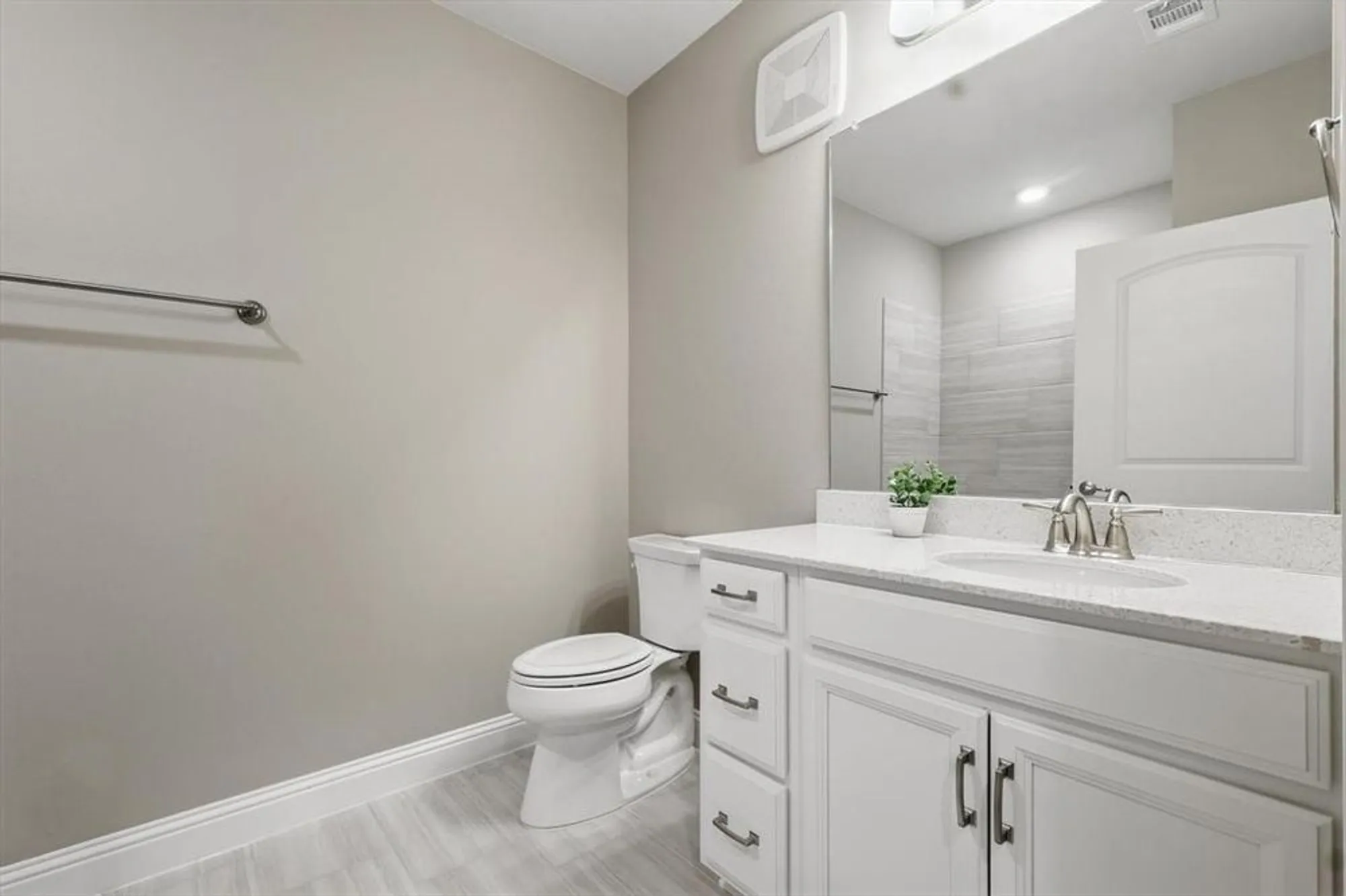 Property Slideshow image 21 of 38 | 1735 wittington pl apt 3308, Dallas, TX, 75234