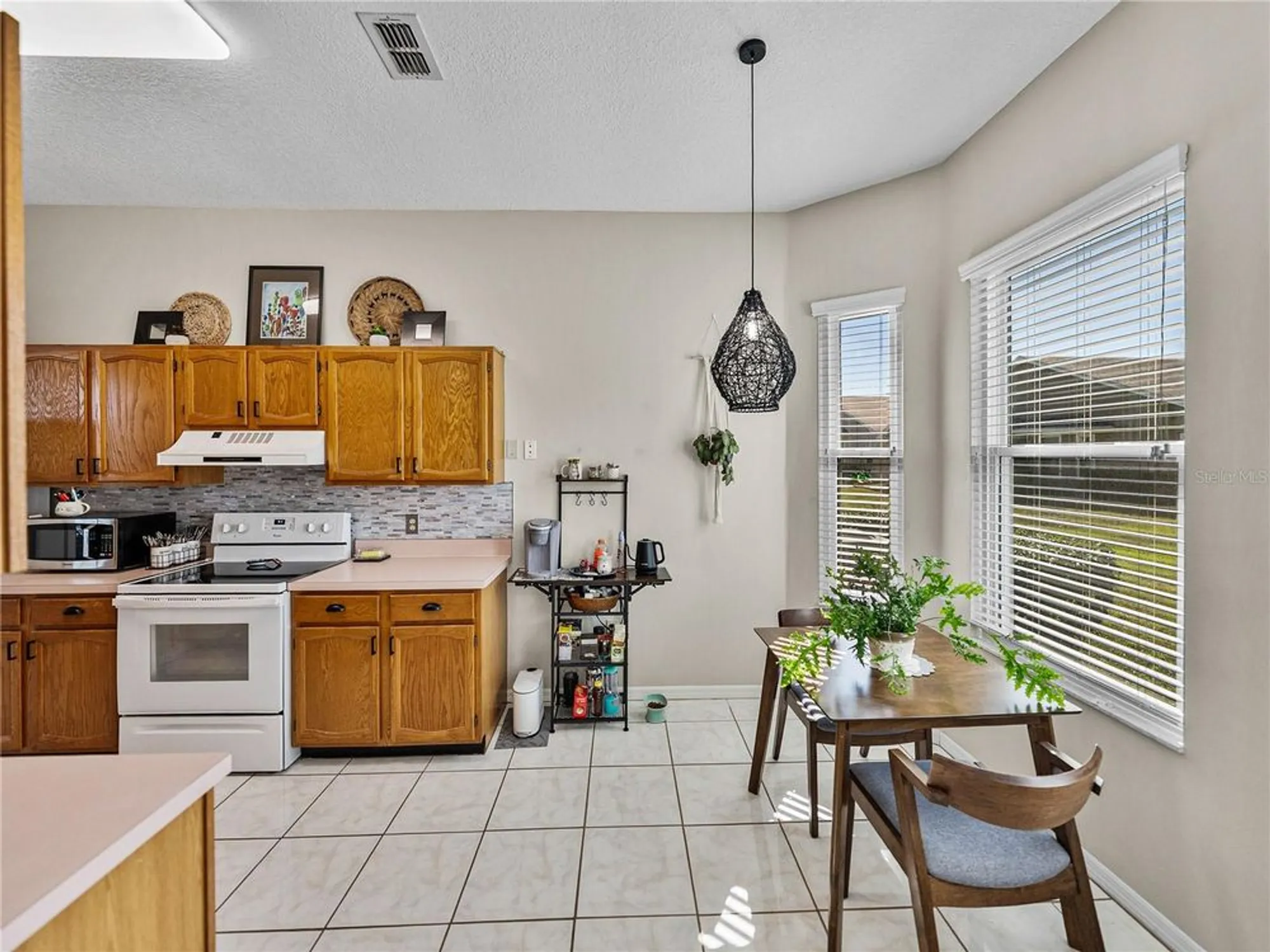 Property Slideshow image 10 of 42 | 6052 condor dr, Lakeland, FL, 33809
