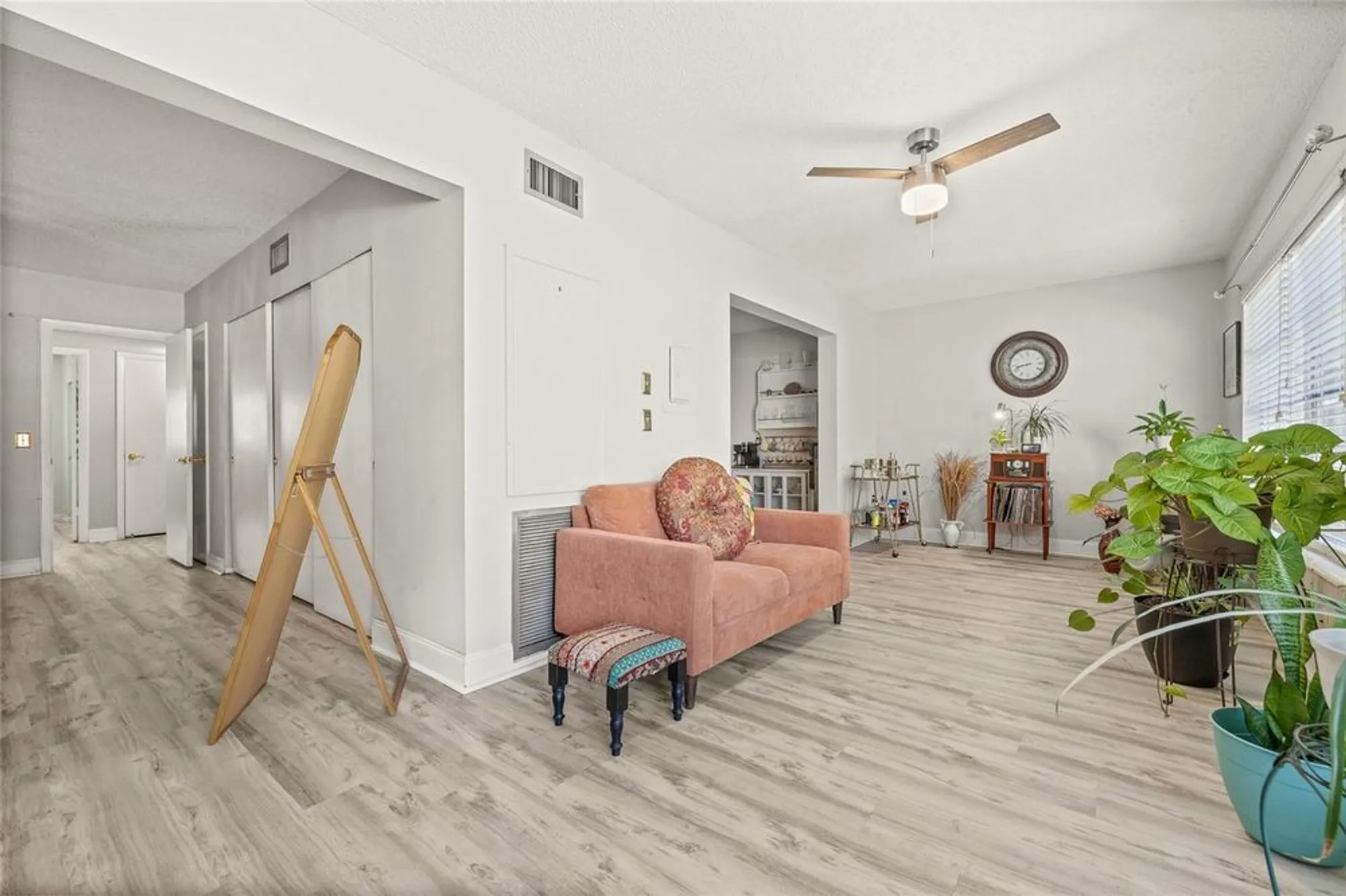 Property Slideshow image 17 of 42 | 2416 world parkway blvd 26, Clearwater, FL, 33763