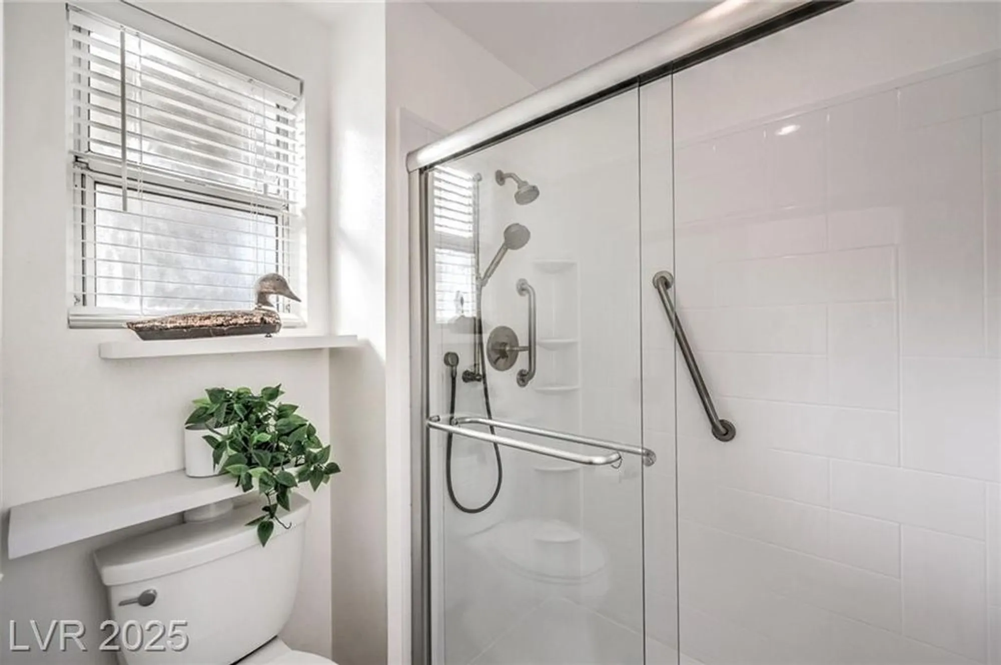 Property Slideshow image 24 of 53 | 3000 linkview dr, Las Vegas, NV, 89134