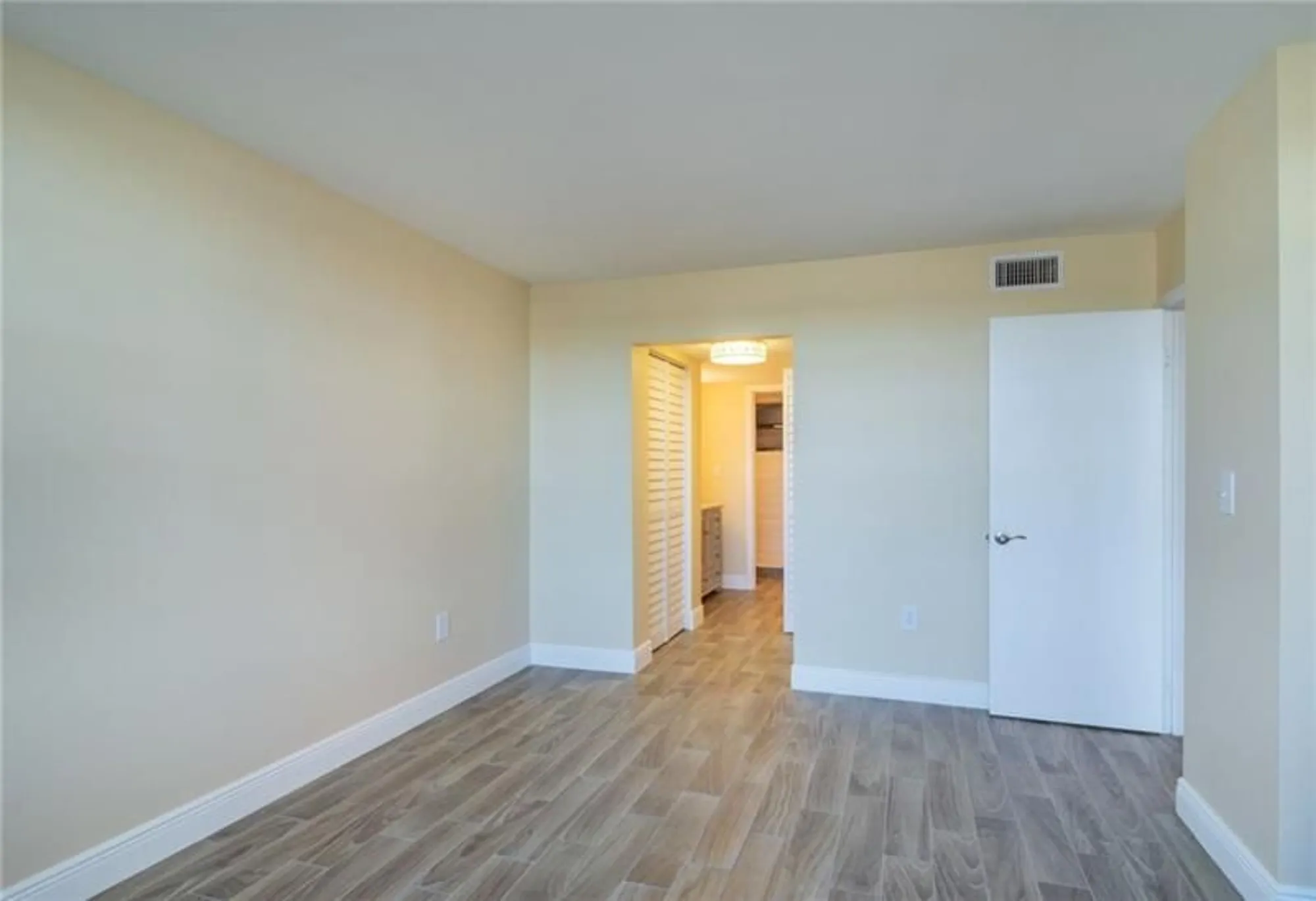 Property Slideshow image 20 of 31 | 1100 colony point cir apt 105, Pembroke Pines, FL, 33026