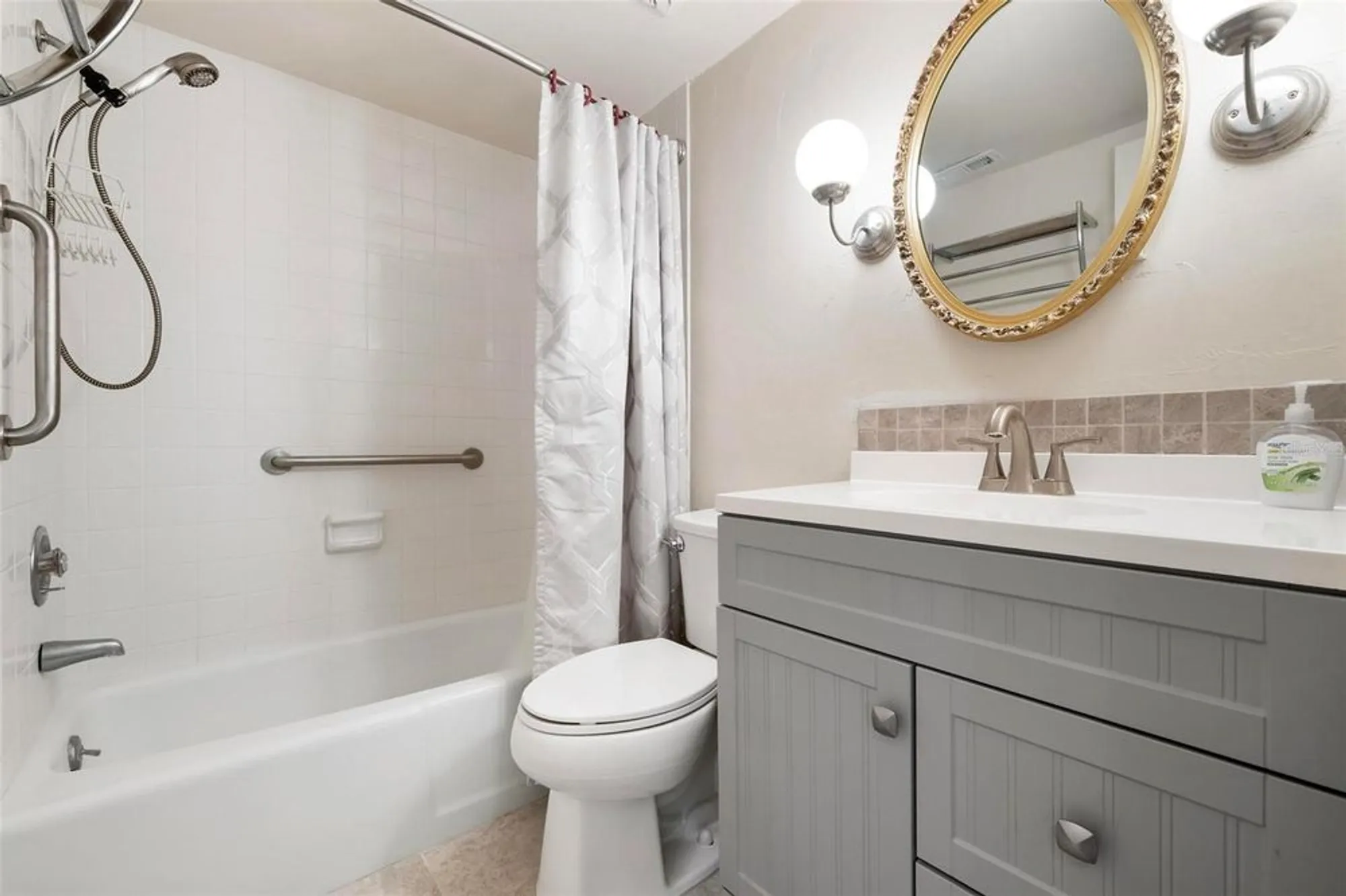 Property Slideshow image 23 of 25 | 2227 circlewood dr # 52, Sarasota, FL, 34231