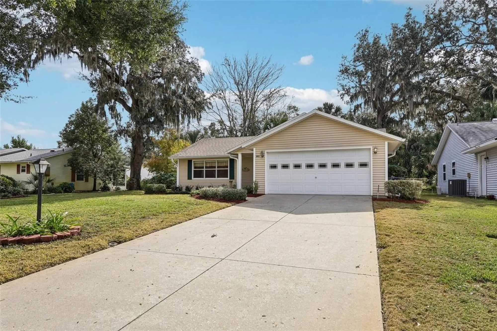 Property Slideshow image 3 of 38 | 305 brigadoon cir, Leesburg, FL, 34788