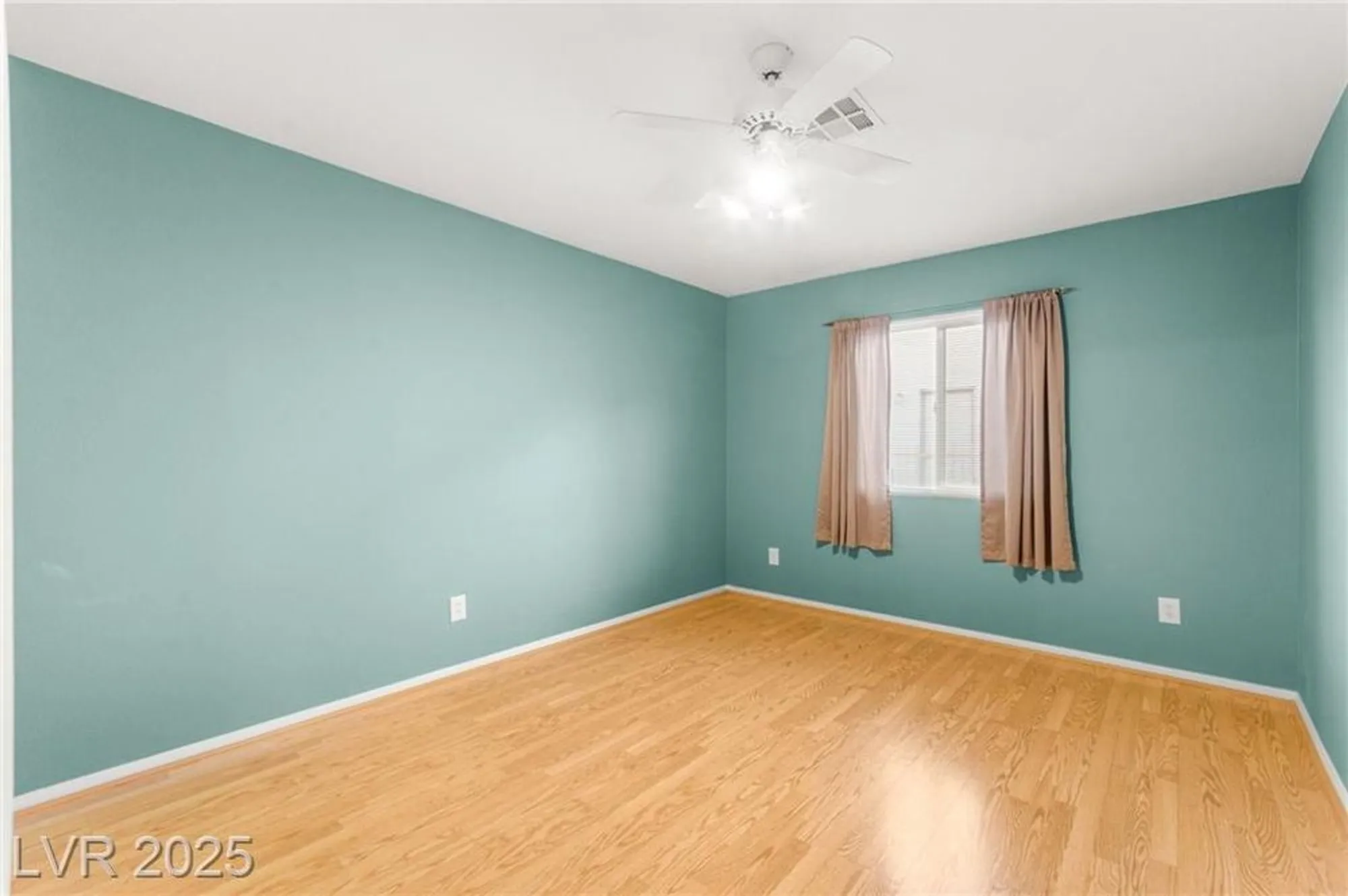 Property Slideshow image 38 of 65 | 5245 woodlawn ln, Las Vegas, NV, 89130