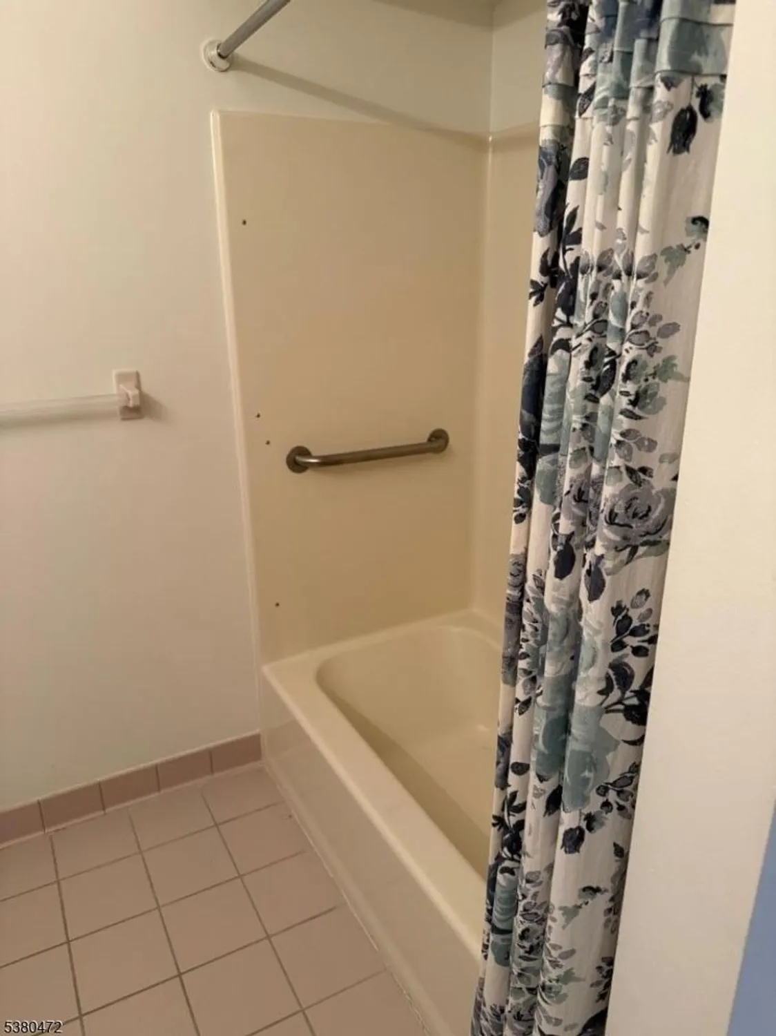 Property Slideshow image 13 of 17 | 2 richmond rd apt 222 222, West Milford, NJ, 07480