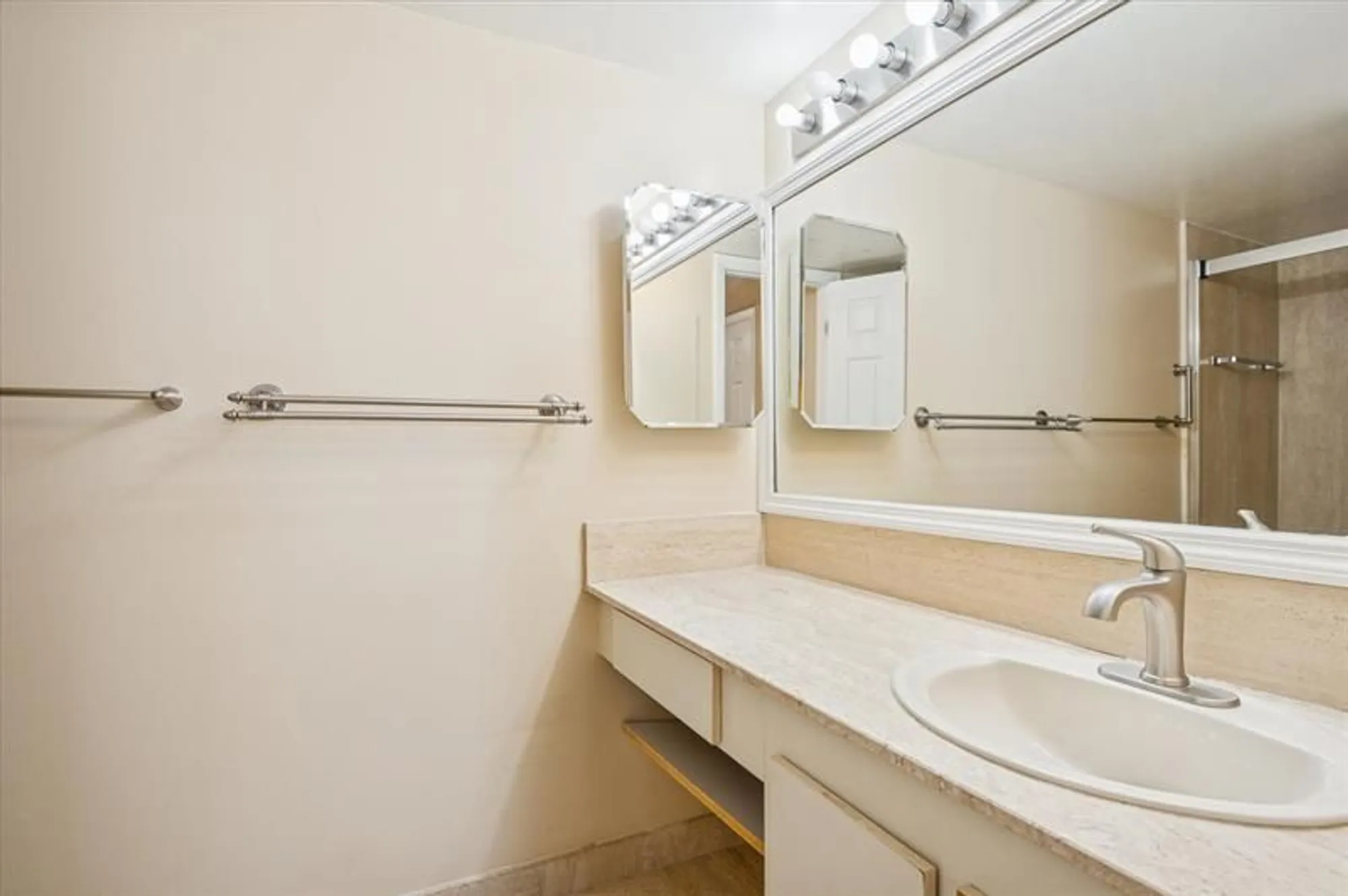 Property Slideshow image 9 of 17 | 1201 s ocean dr 1506n, Hollywood, FL, 33019