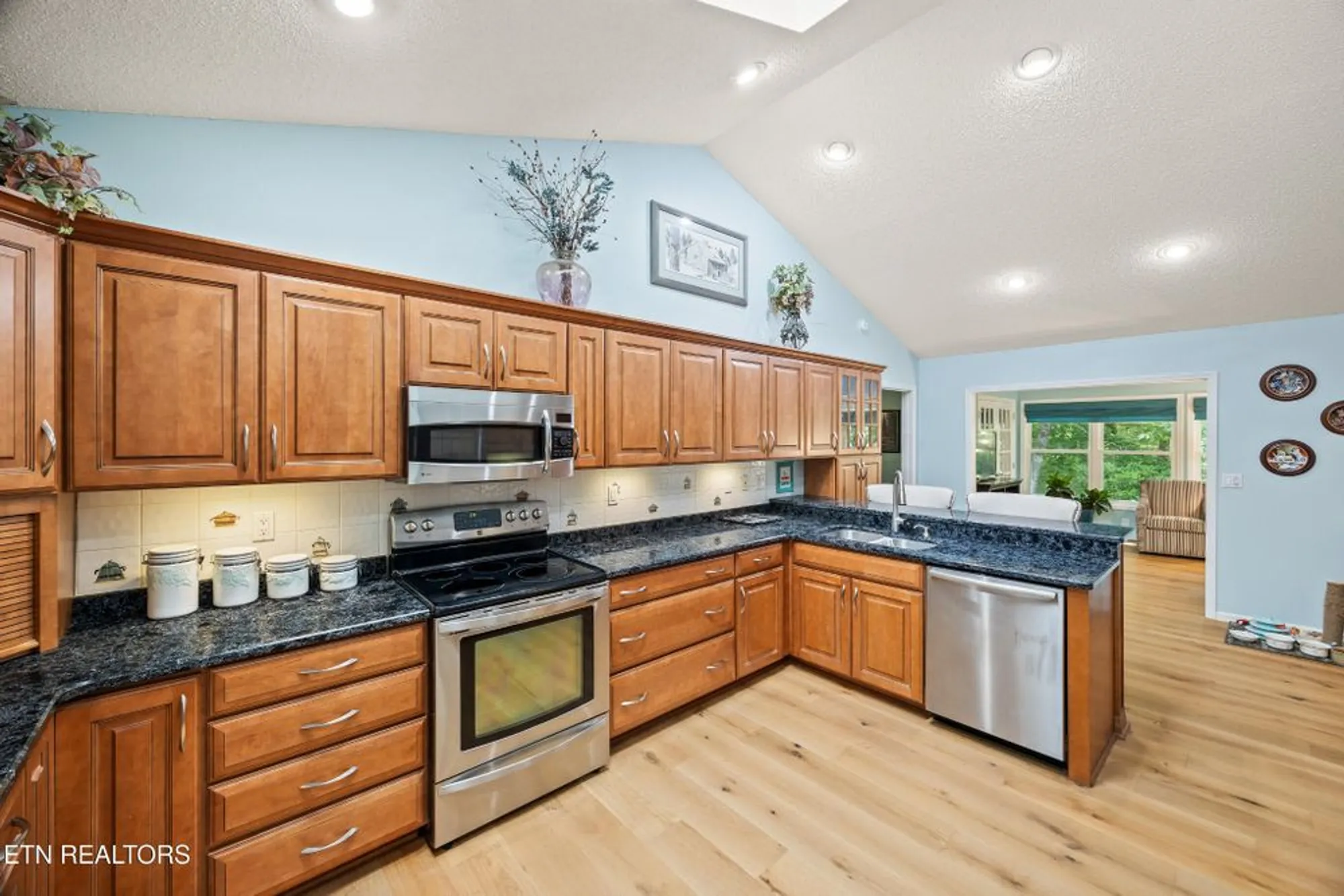 Property Slideshow image 17 of 38 | 152 stonewood dr, Crossville, TN, 38558