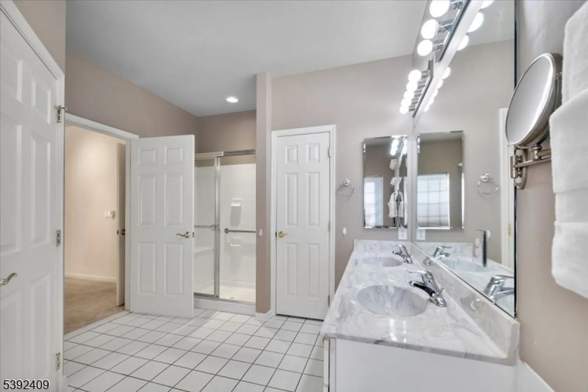 Property Slideshow image 18 of 37 | 29 daulton dr, Somerset, NJ, 08873
