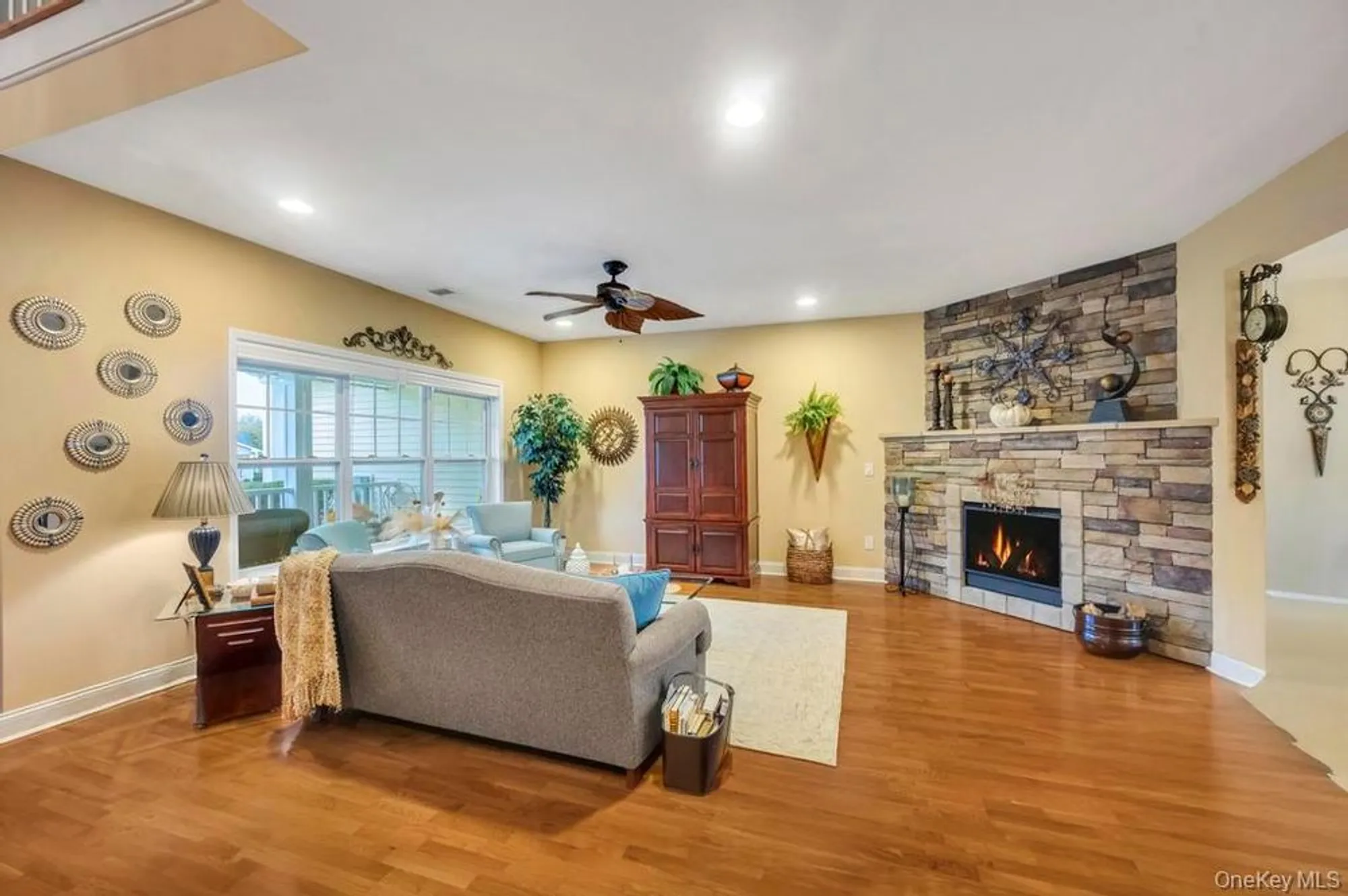 Property Slideshow image 13 of 42 | 4 haverton ct, Riverhead, NY, 11901