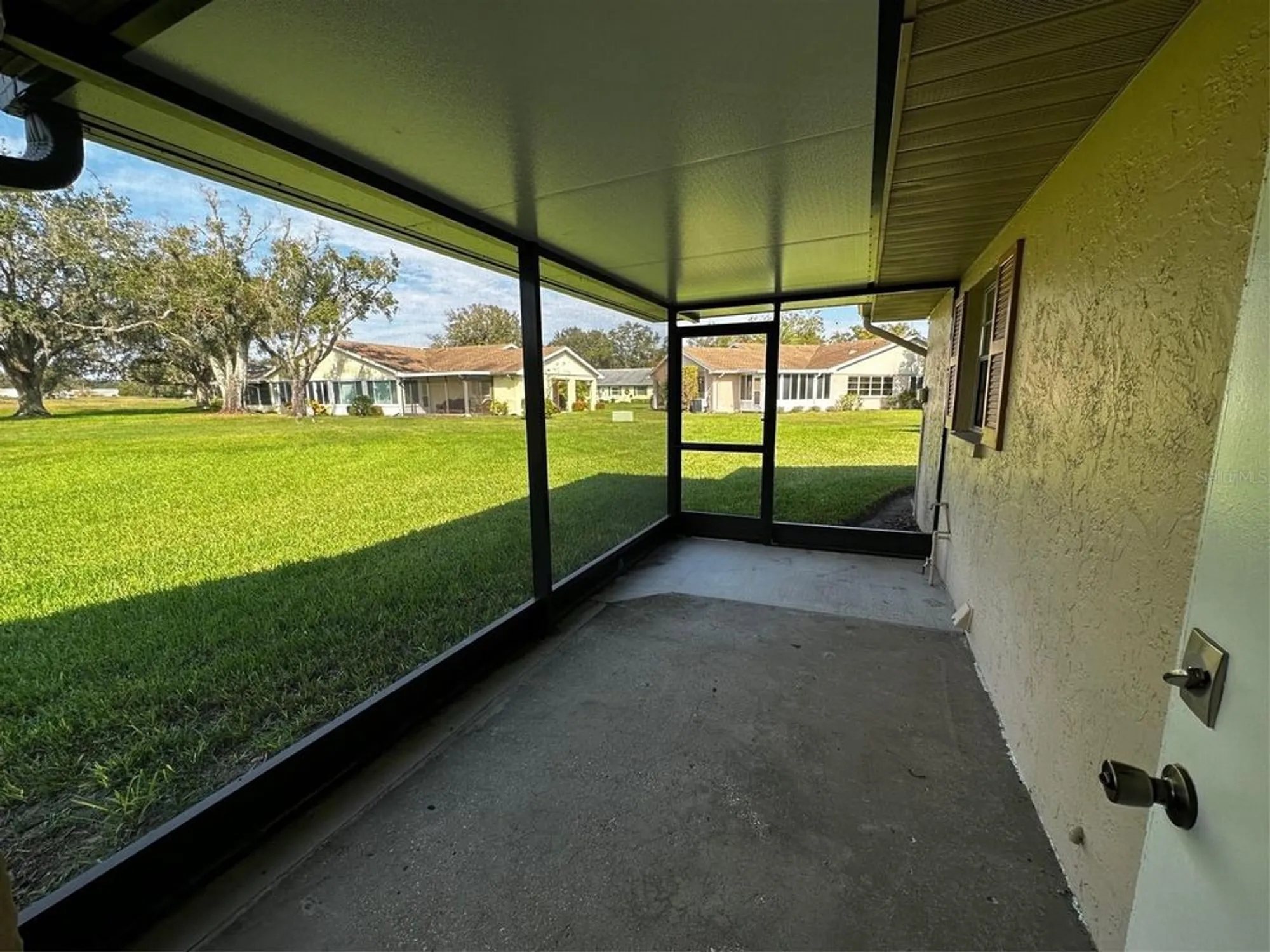 Property Slideshow image 12 of 12 | 405 gladstone pl, Sun City Center, FL, 33573