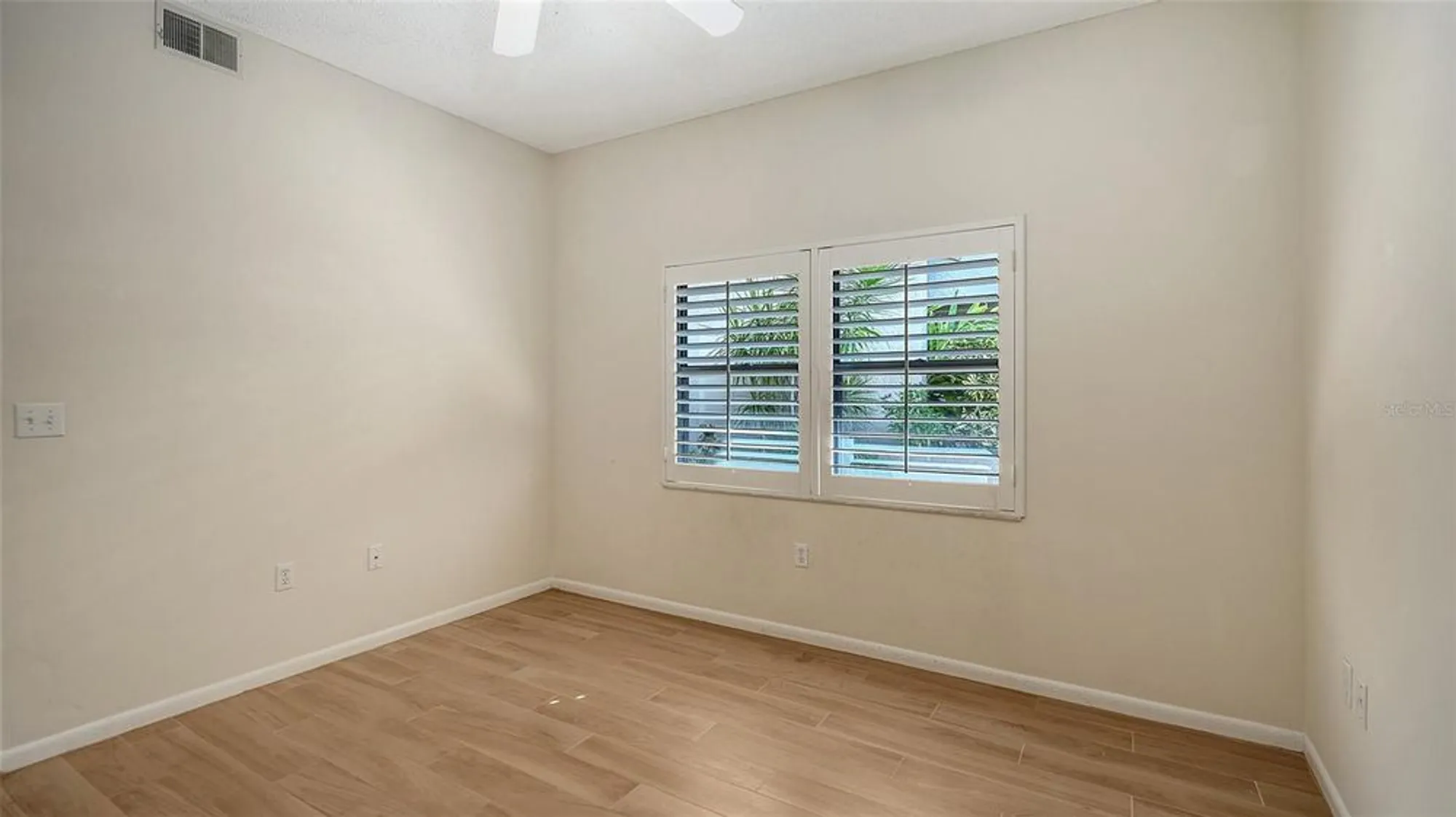 Property Slideshow image 26 of 72 | 1603 starling dr # 101, Sarasota, FL, 34231