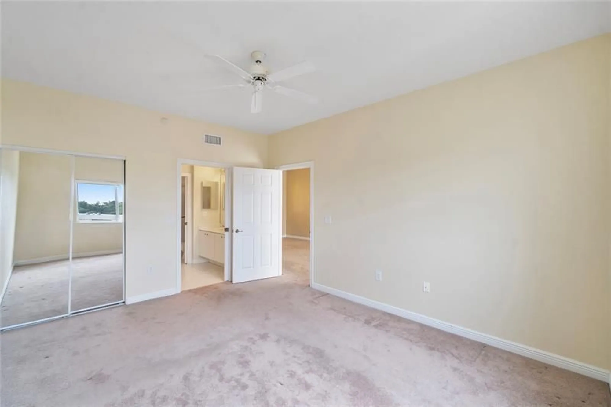 Property Slideshow image 10 of 18 | 7611 southampton ter apt 405a, Tamarac, FL, 33321