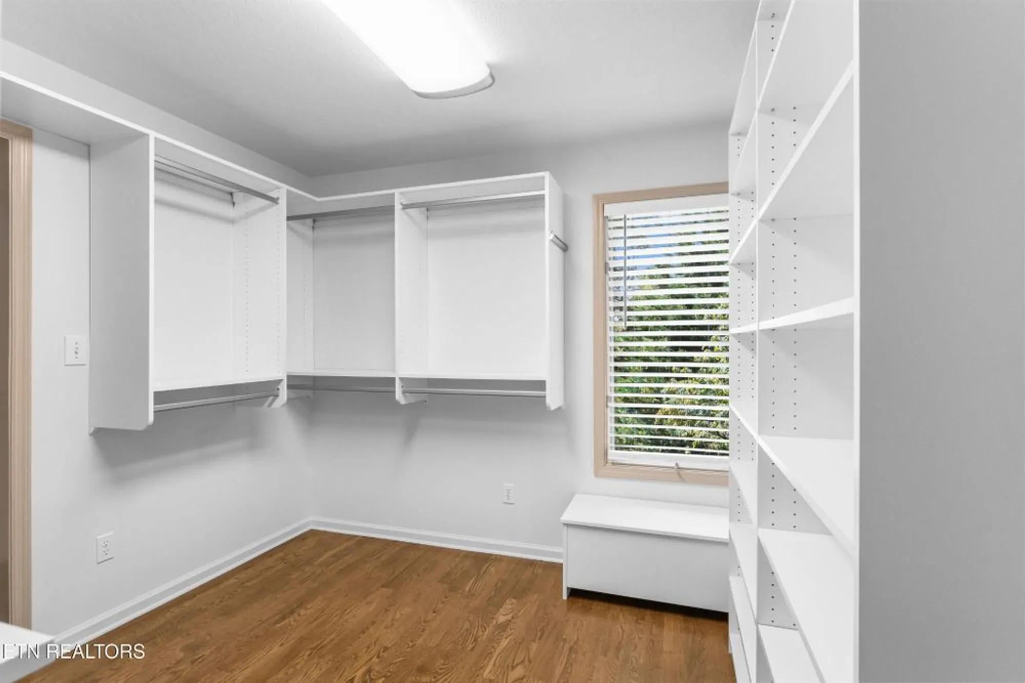 Property Slideshow image 27 of 60 | 407 tecumseh pt, Loudon, TN, 37774