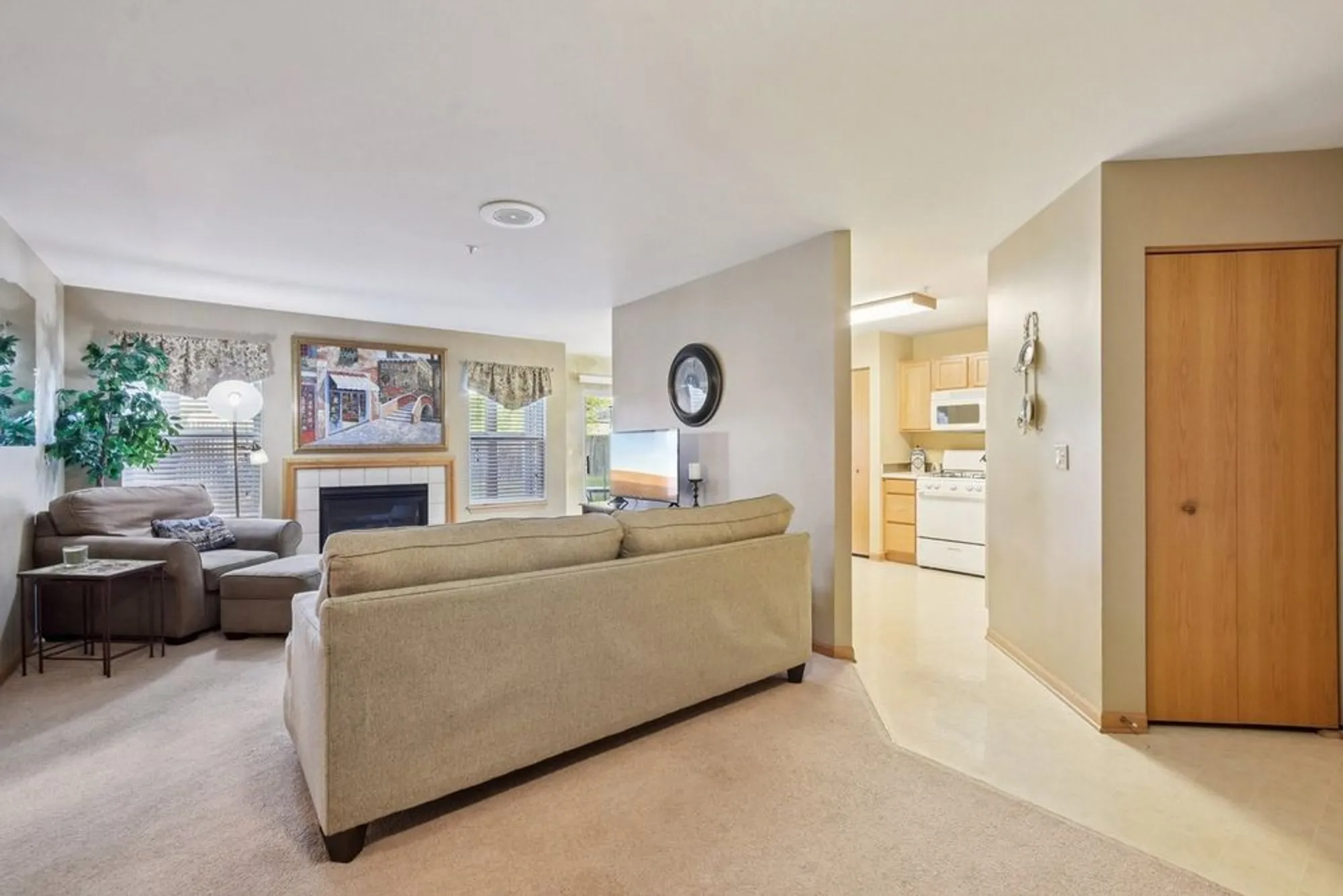 Property Slideshow image 5 of 20 | 20862 w torrey pines apt 1b, Plainfield, IL, 60544