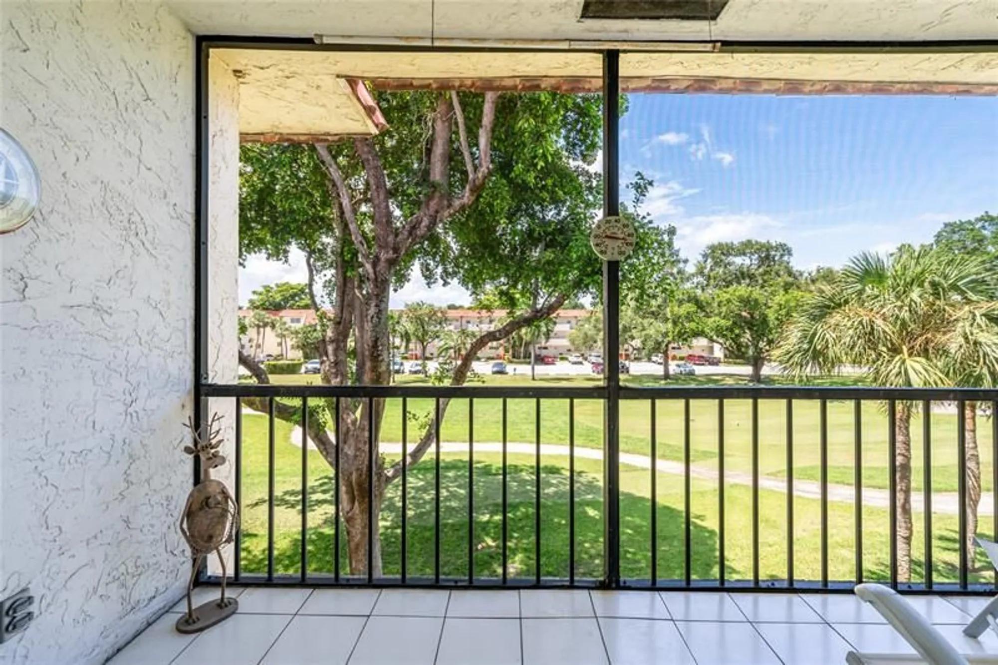 Property Slideshow image 17 of 53 | 671 s hollybrook dr 306, Pembroke Pines, FL, 33025