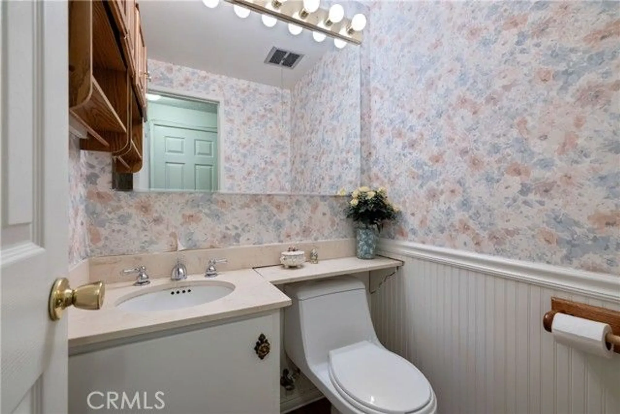 Property Slideshow image 27 of 57 | 19211 avenue of the oaks a, Newhall, CA, 91321