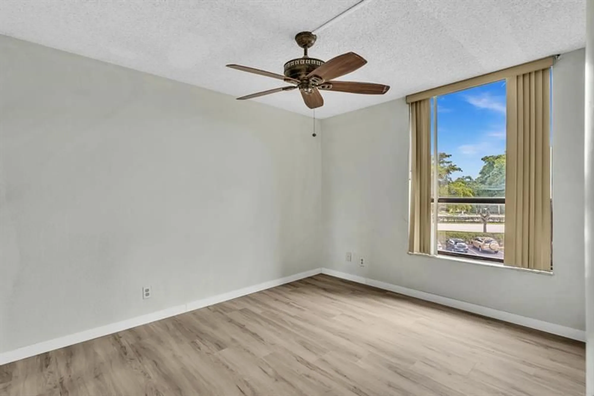 Property Slideshow image 29 of 48 | 6351 n university dr 324, Tamarac, FL, 33321