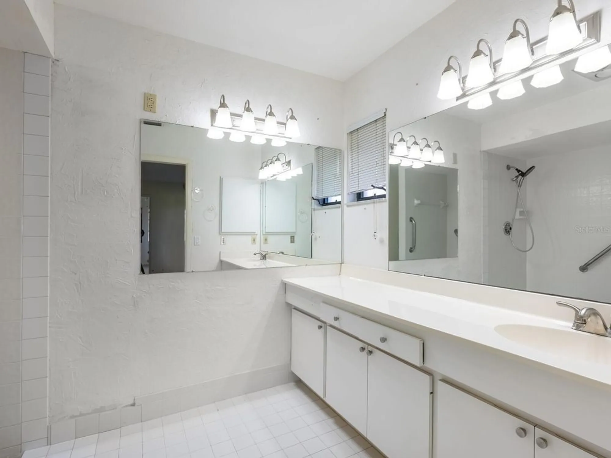 Property Slideshow image 22 of 53 | 5450 golf pointe dr, Sarasota, FL, 34243