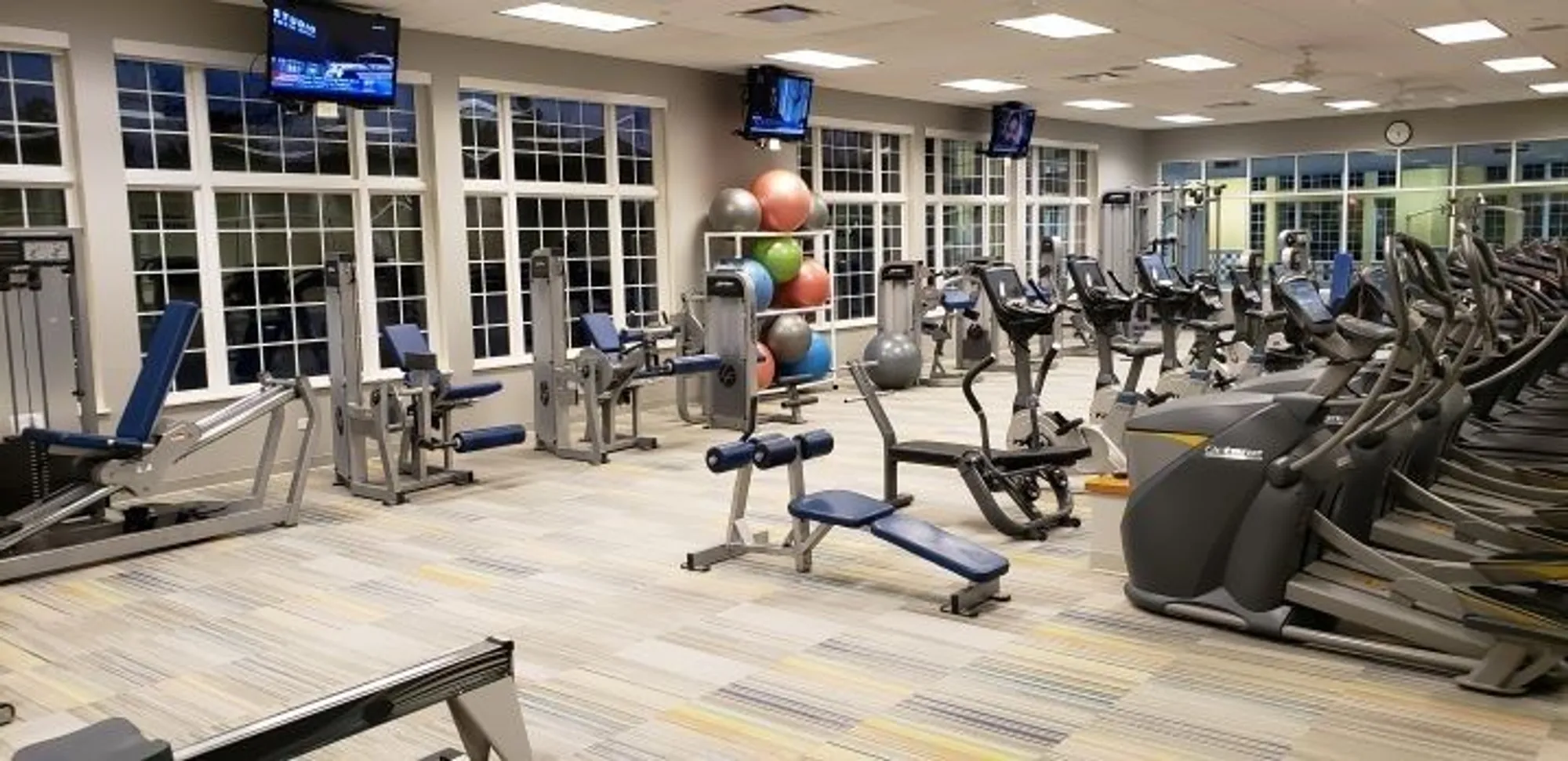 Property Slideshow image 19 of 26 | 2573 venetian ln, Elgin, IL, 60124