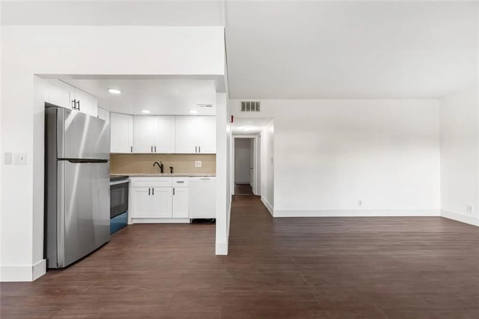 Property Slideshow image 3 of 39 | 3081 nw 47th ter 107, Lauderdale Lakes, FL, 33313