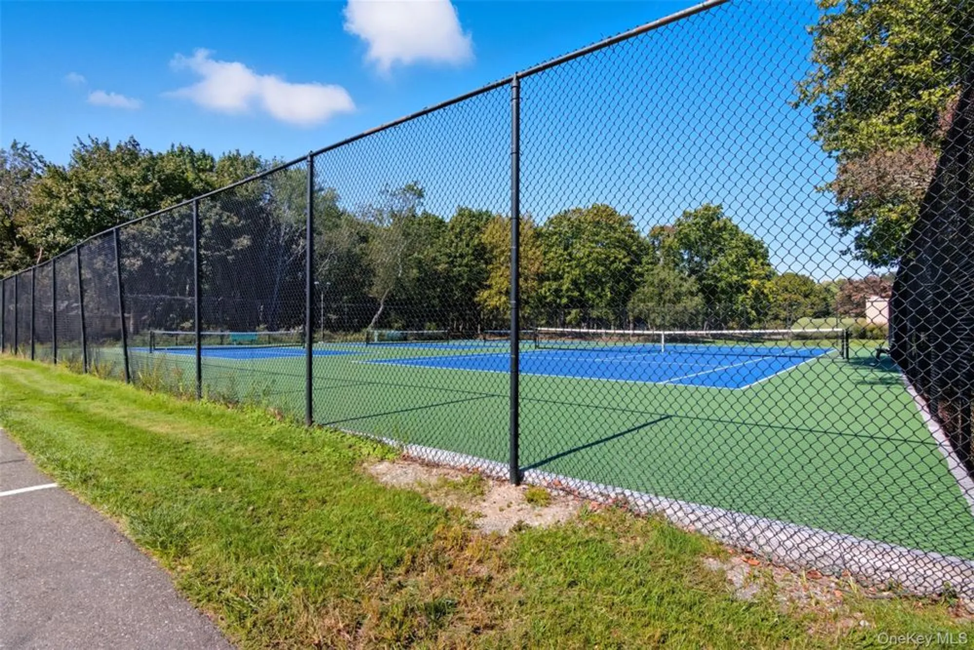 Property Slideshow image 4 of 24 | 607 cabot ct 607, Smithtown, NY, 11780