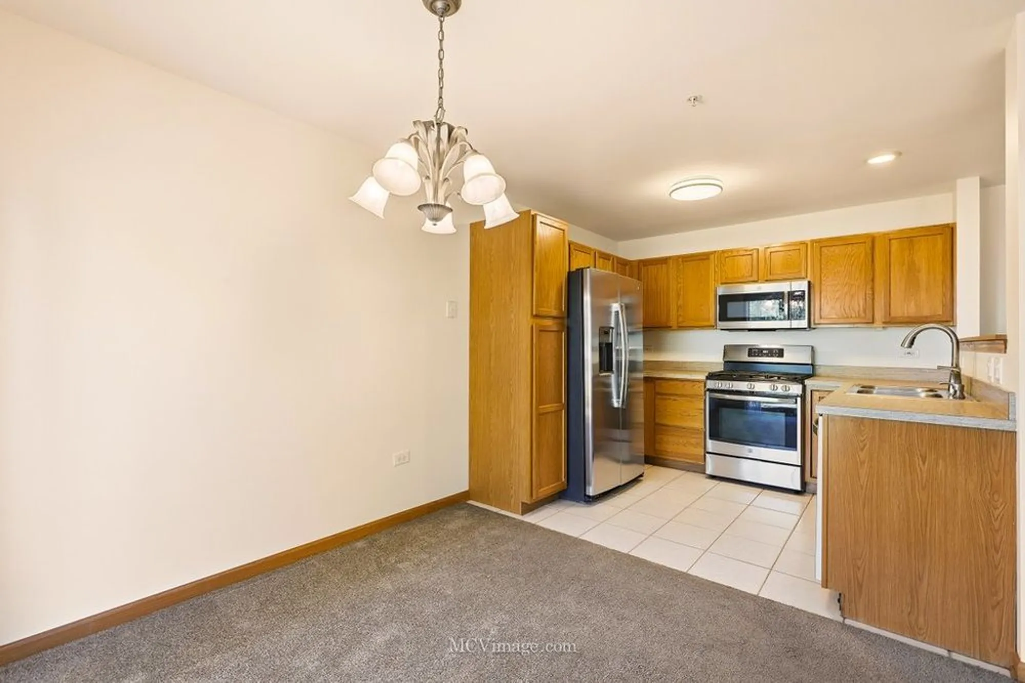 Property Slideshow image 11 of 27 | 13841 s bristlecone ln a, Plainfield, IL, 60544