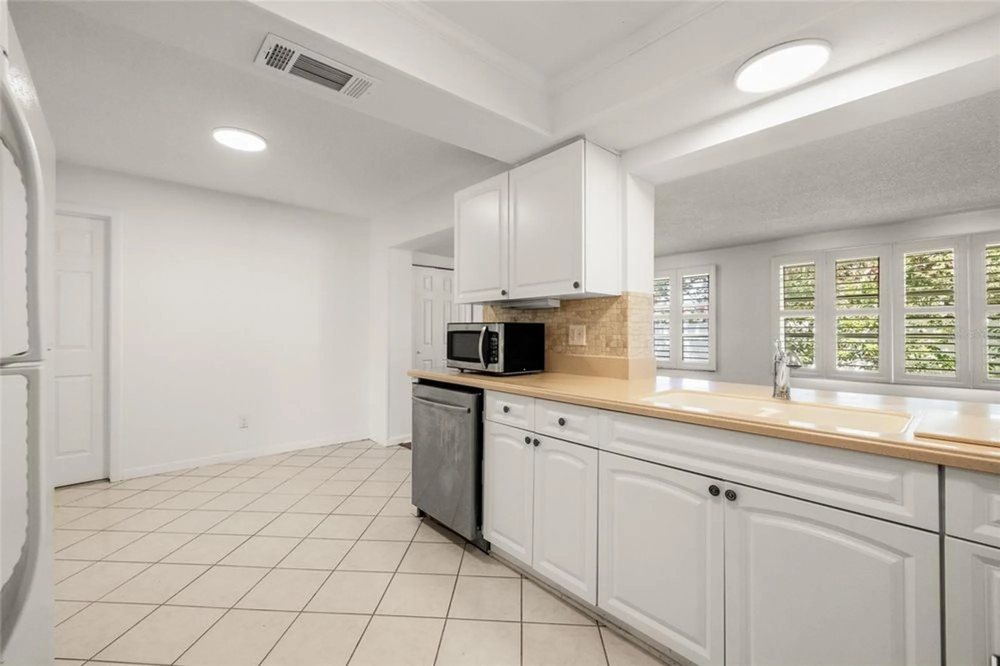 Property Slideshow image 13 of 44 | 9460 45th way n, Pinellas Park, FL, 33782