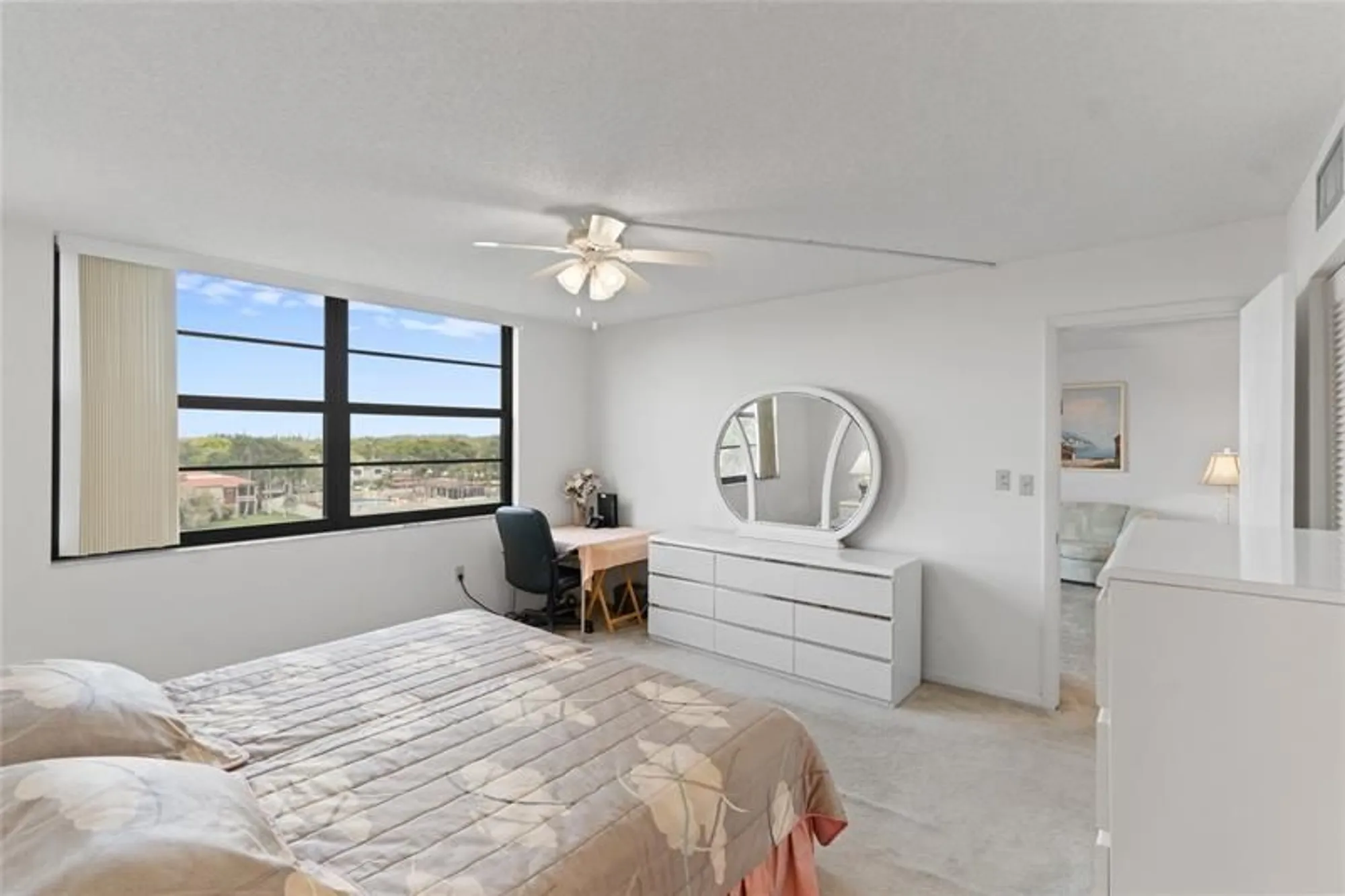 Property Slideshow image 12 of 38 | 900 colony point cir 511, Pembroke Pines, FL, 33026