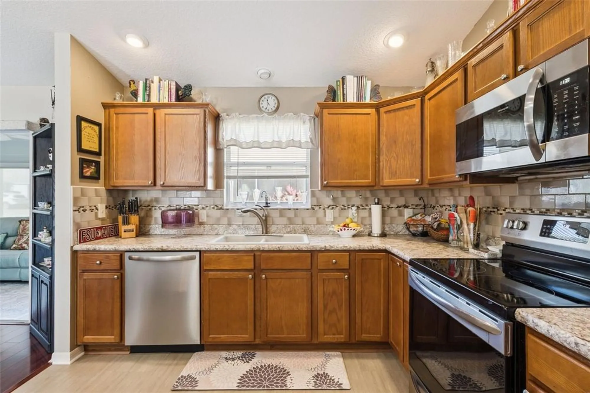 Property Slideshow image 24 of 75 | 909 abaco path, The Villages, FL, 32163