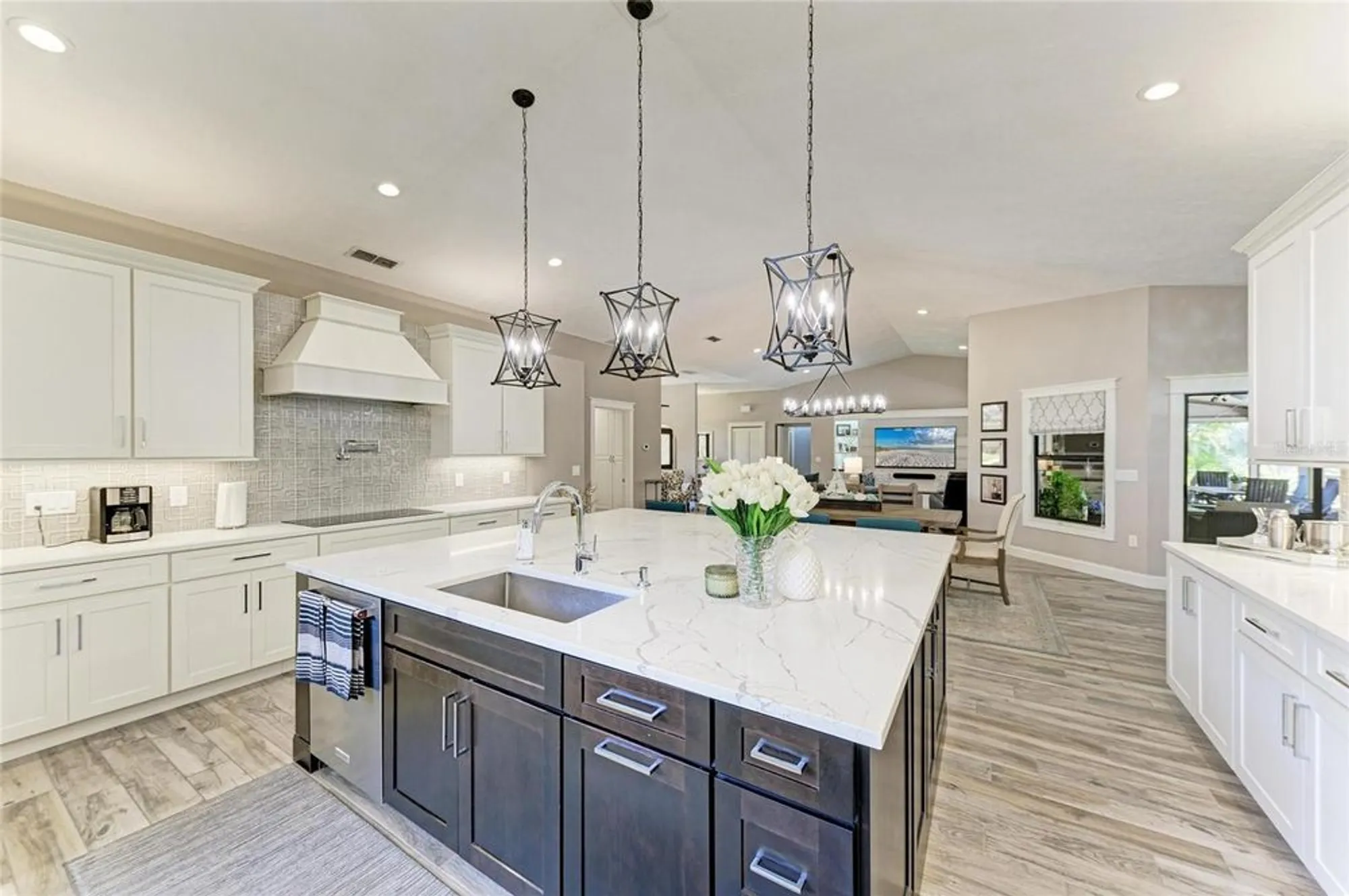 Property Slideshow image 28 of 69 | 8416 palm lakes ct, Sarasota, FL, 34243