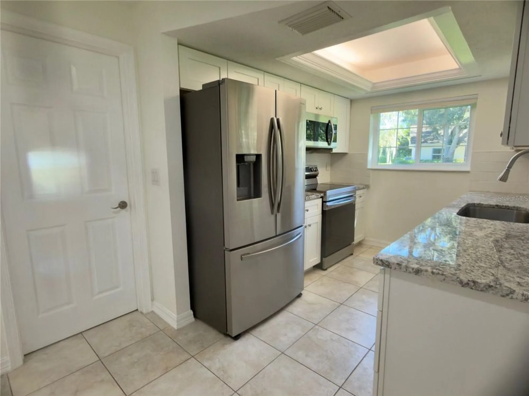 Property Slideshow image 6 of 23 | 4001 oakhurst dr 3119, Sarasota, FL, 34233