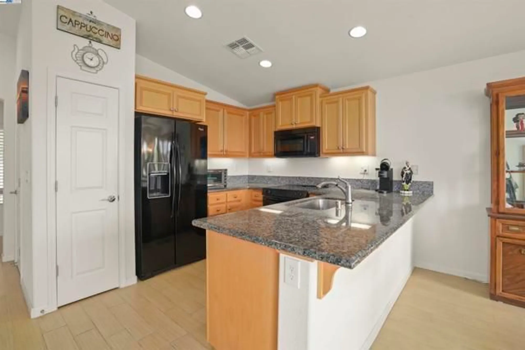 Property Slideshow image 8 of 40 | 422 saddle rock ln, Rio Vista, CA, 94571