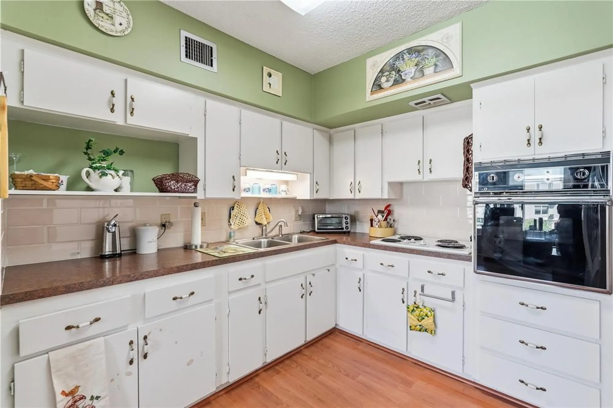 Property Slideshow image 8 of 22 | 2428 columbia dr 54, Clearwater, FL, 33763