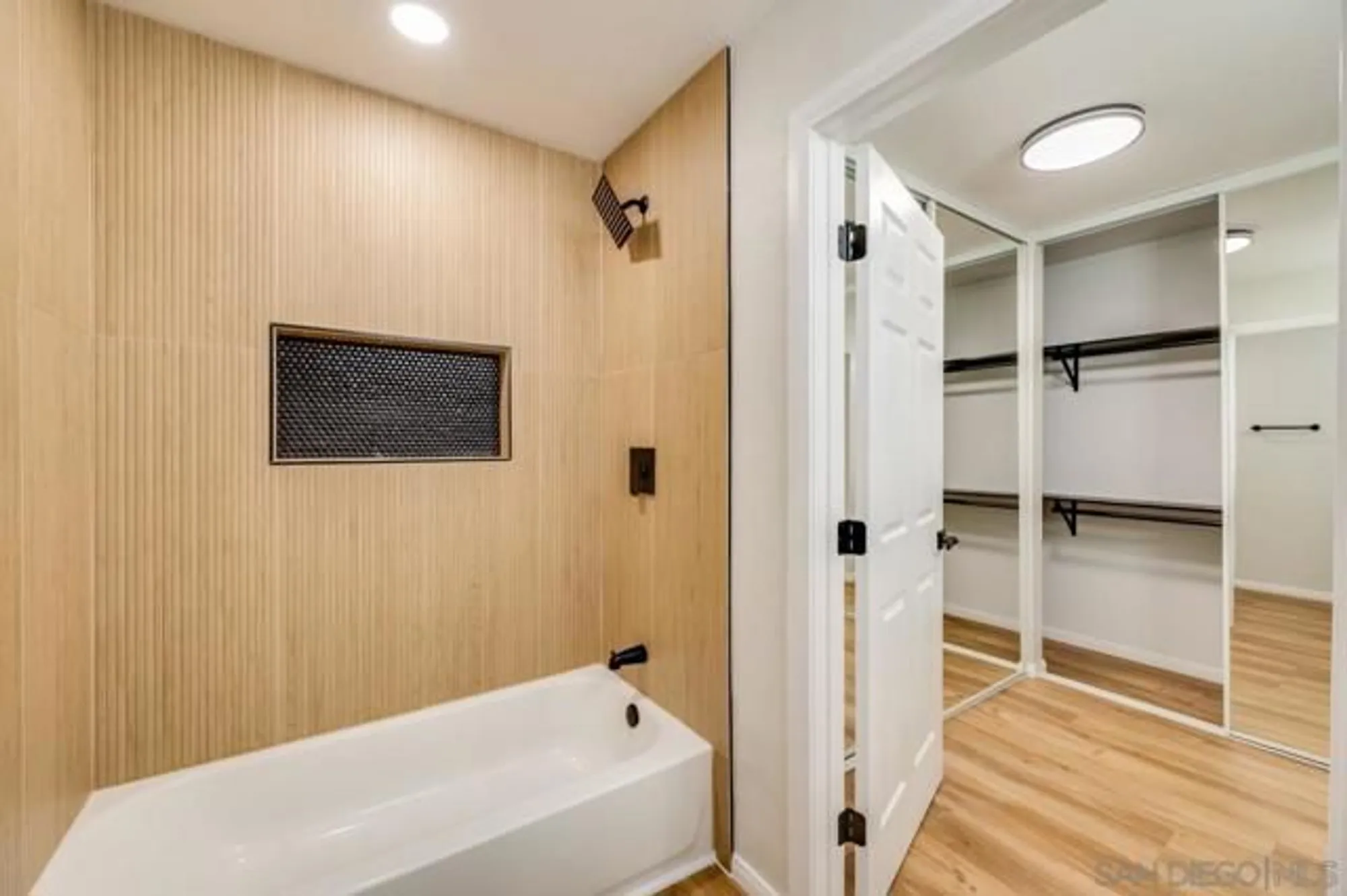 Property Slideshow image 20 of 30 | 12575 oaks north dr 220, San Diego, CA, 92128