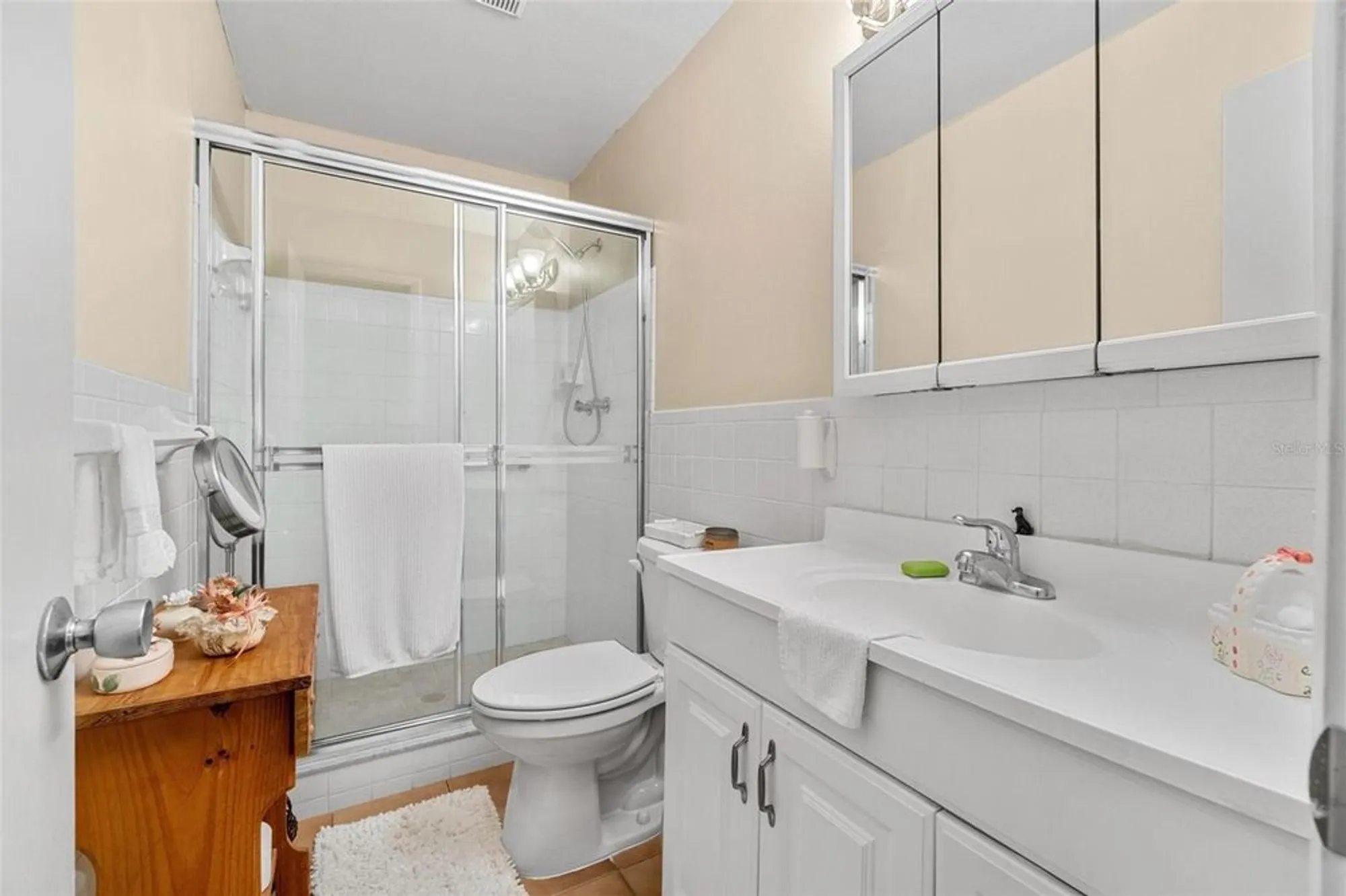 Property Slideshow image 14 of 40 | 2440 world parkway blvd 52, Clearwater, FL, 33763