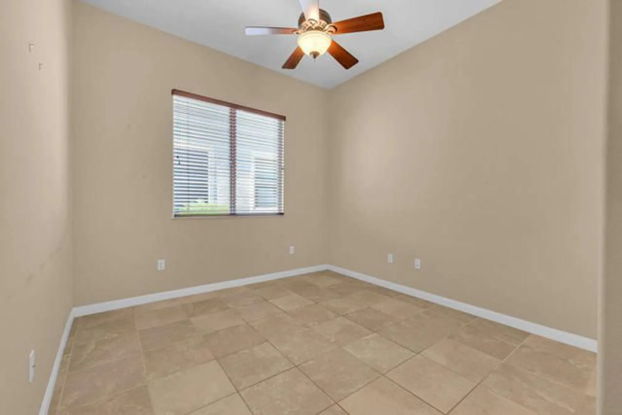 Property Slideshow image 26 of 47 | 81183 avenida tres lagunas, Indio, CA, 92203