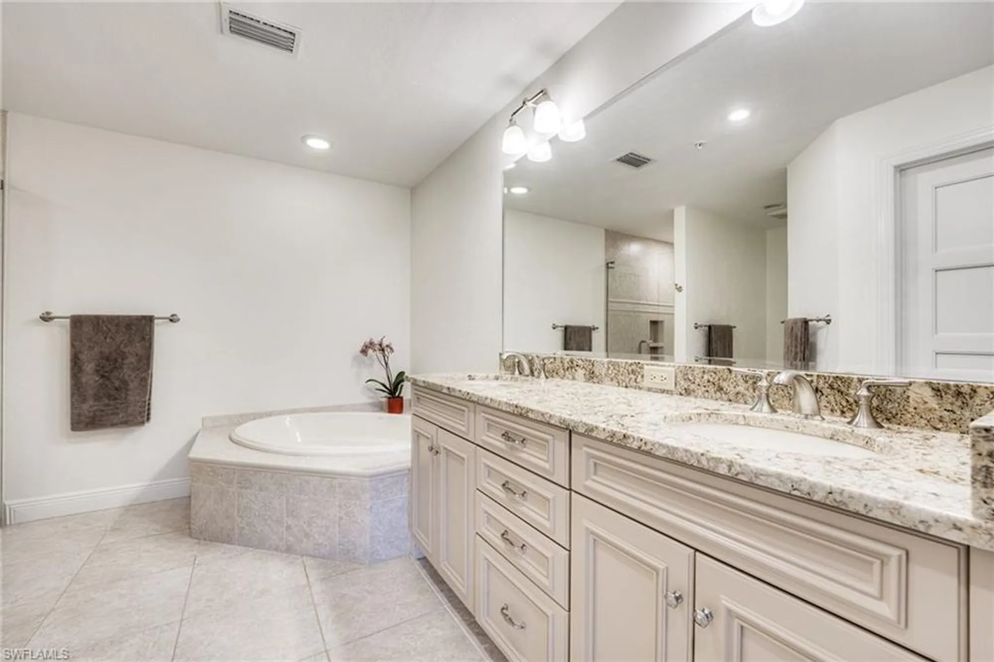 Property Slideshow image 18 of 35 | 26290 devonshire ct 102, Bonita Springs, FL, 34134