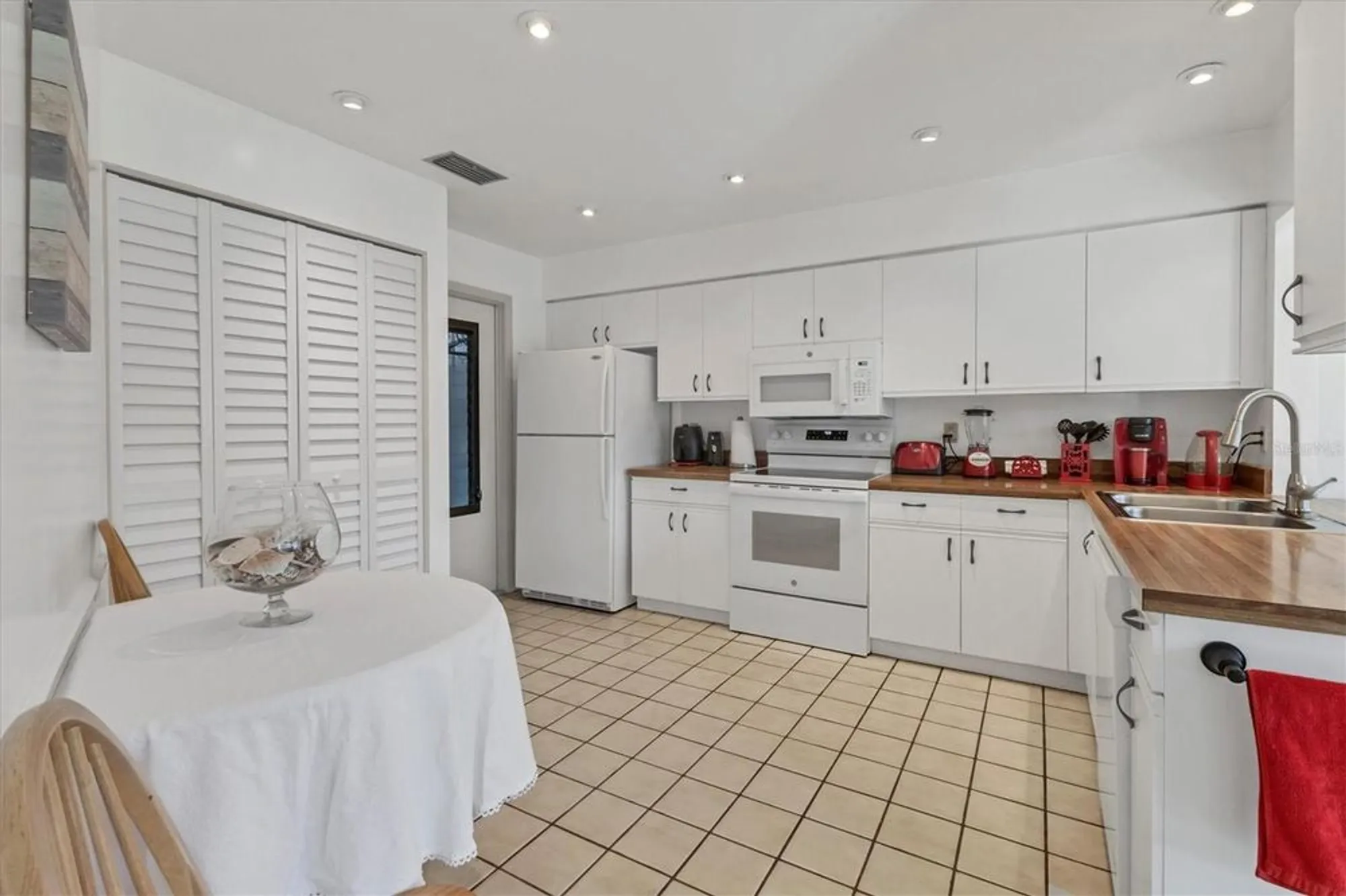 Property Slideshow image 13 of 50 | 604 chestnut ln, Englewood, FL, 34223