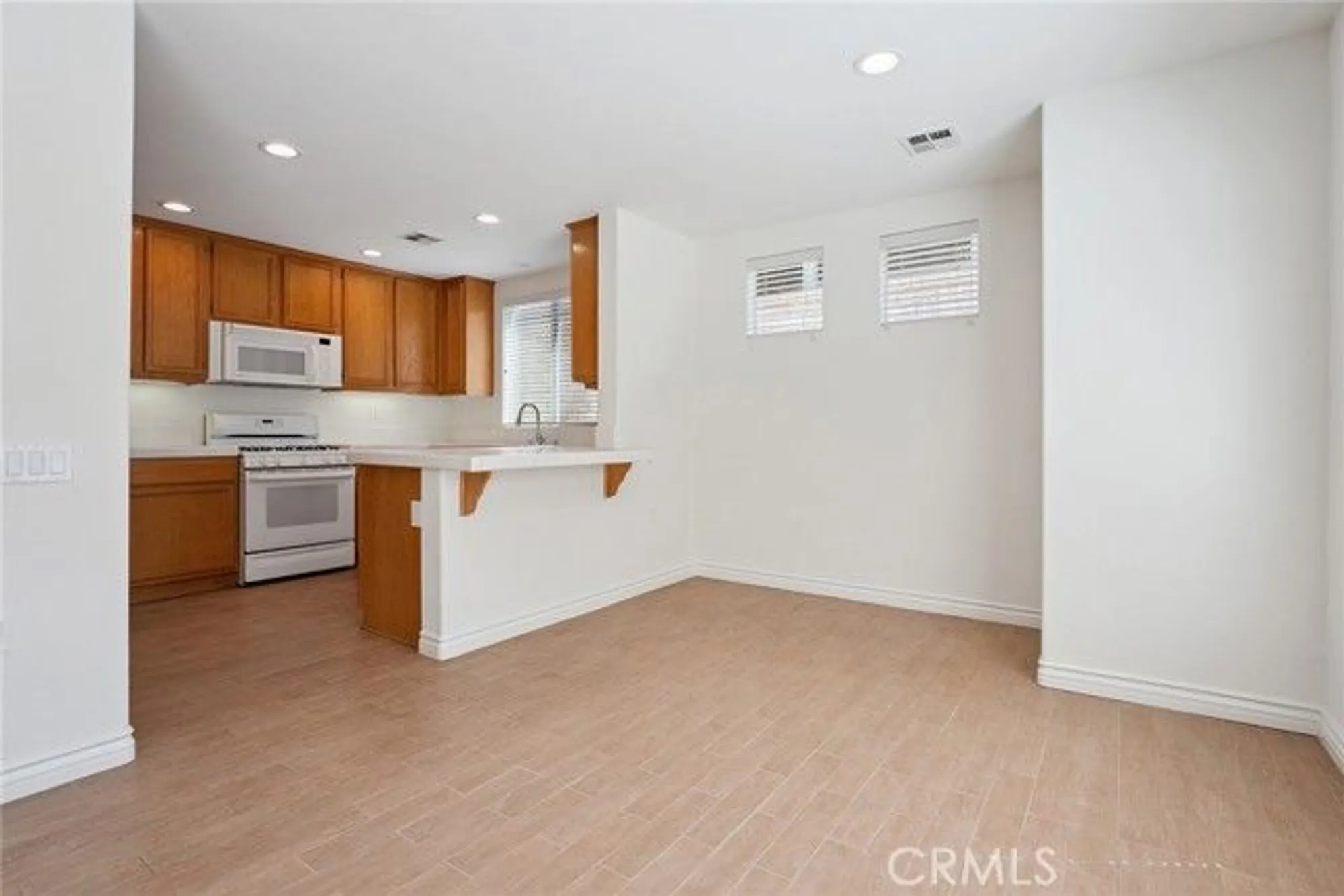 Property Slideshow image 21 of 52 | 2024 tulip ave, Simi Valley, CA, 93063