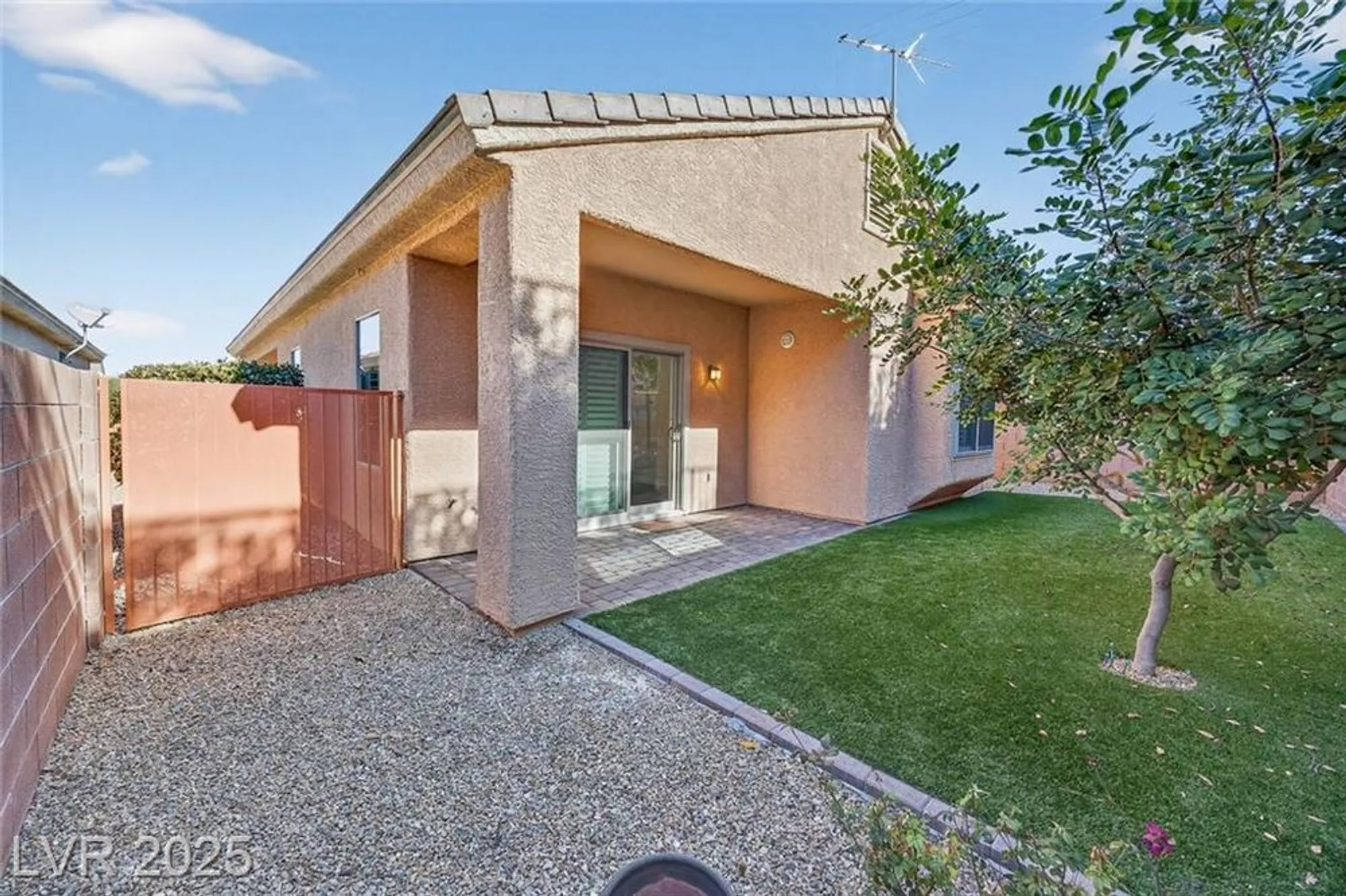 Property Slideshow image 17 of 27 | 545 cypress gardens pl, Henderson, NV, 89012