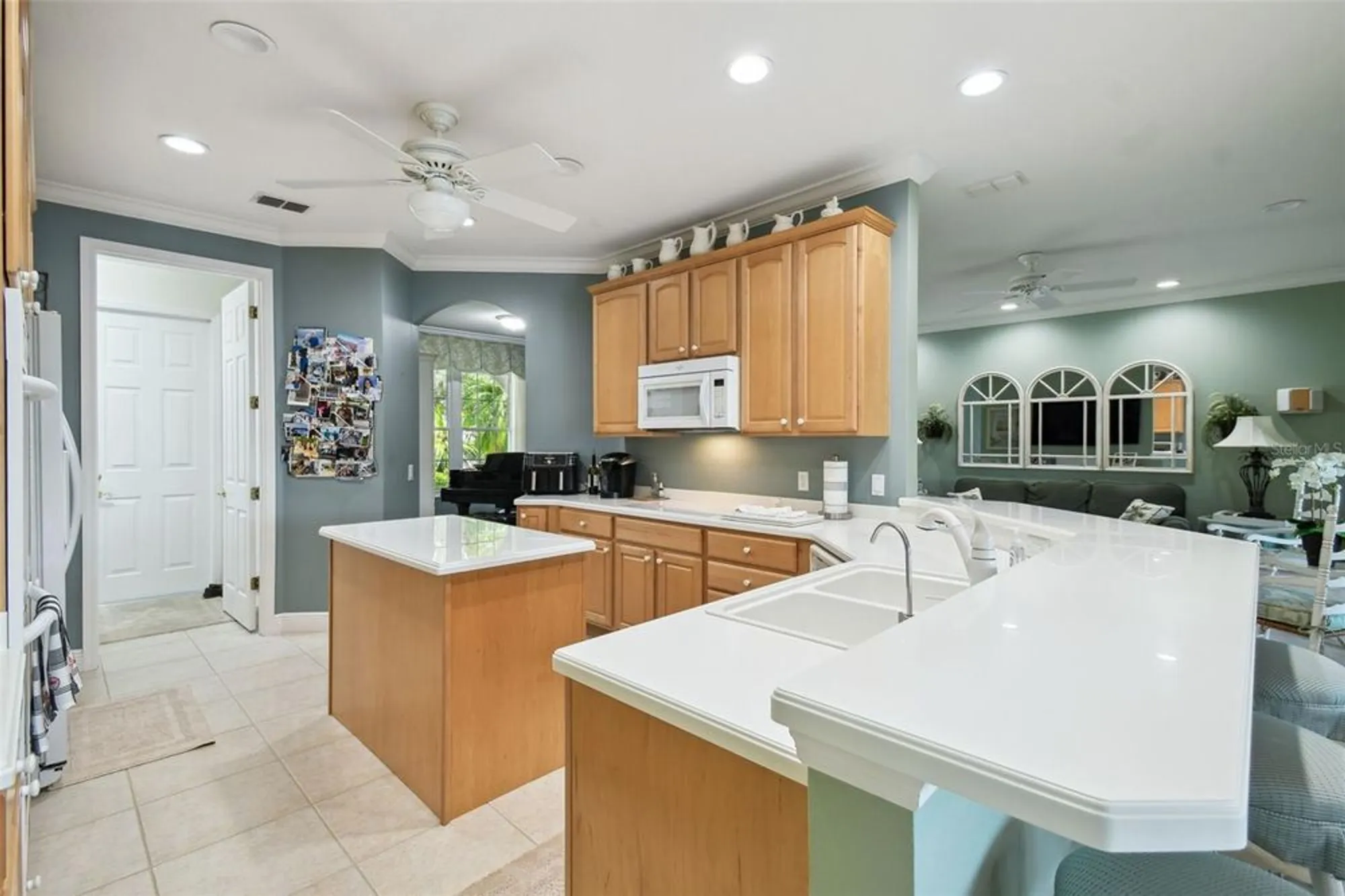 Property Slideshow image 10 of 61 | 201 largo dr, Kissimmee, FL, 34759