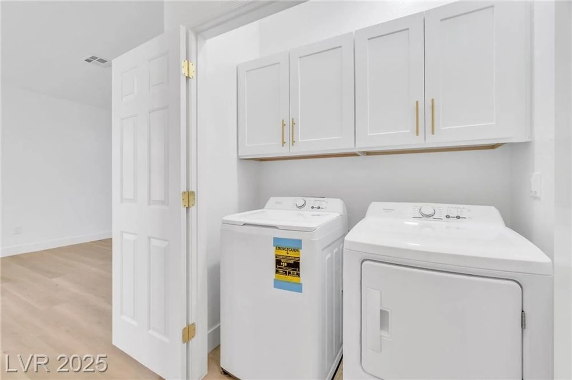 Property Slideshow image 19 of 32 | 3508 kittiwake rd, North Las Vegas, NV, 89084